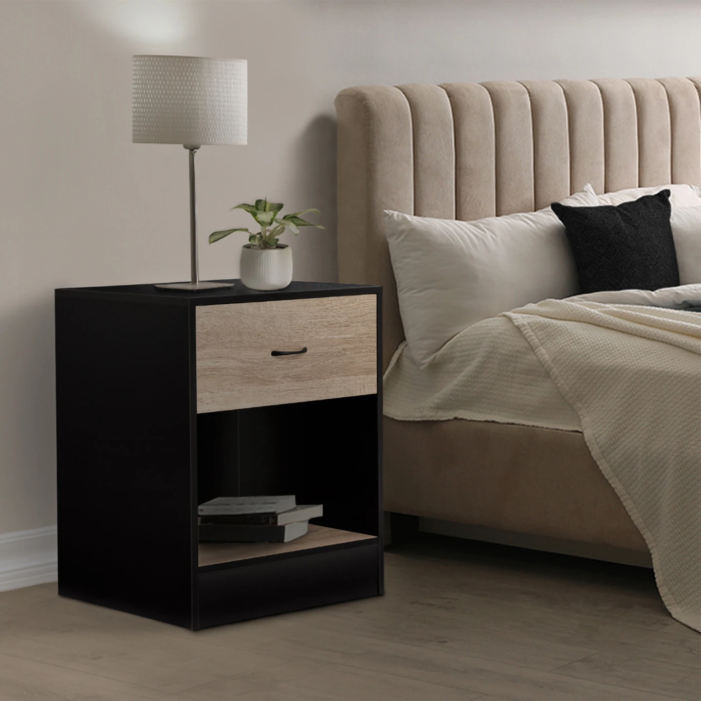 Lot de 2 tables de chevet OLGA 1 tiroir avec niche bois noir et tiroir façon hêtre