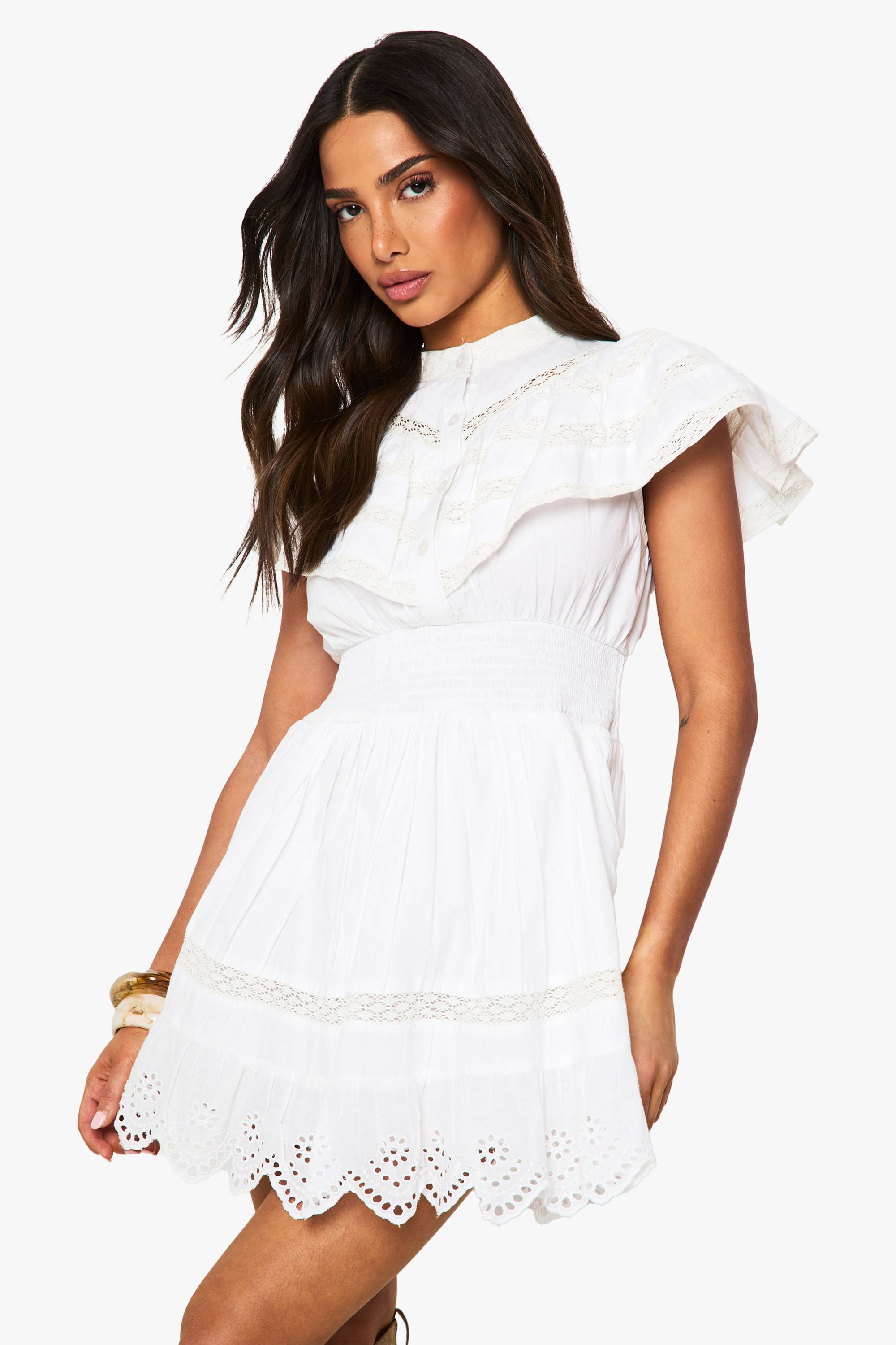boohoo Robe Courte Petite À Volants Superposés Et Détail Boutons