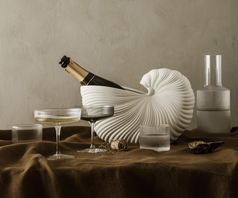 Ferm Living Ripple karaf 1L H24 Clear