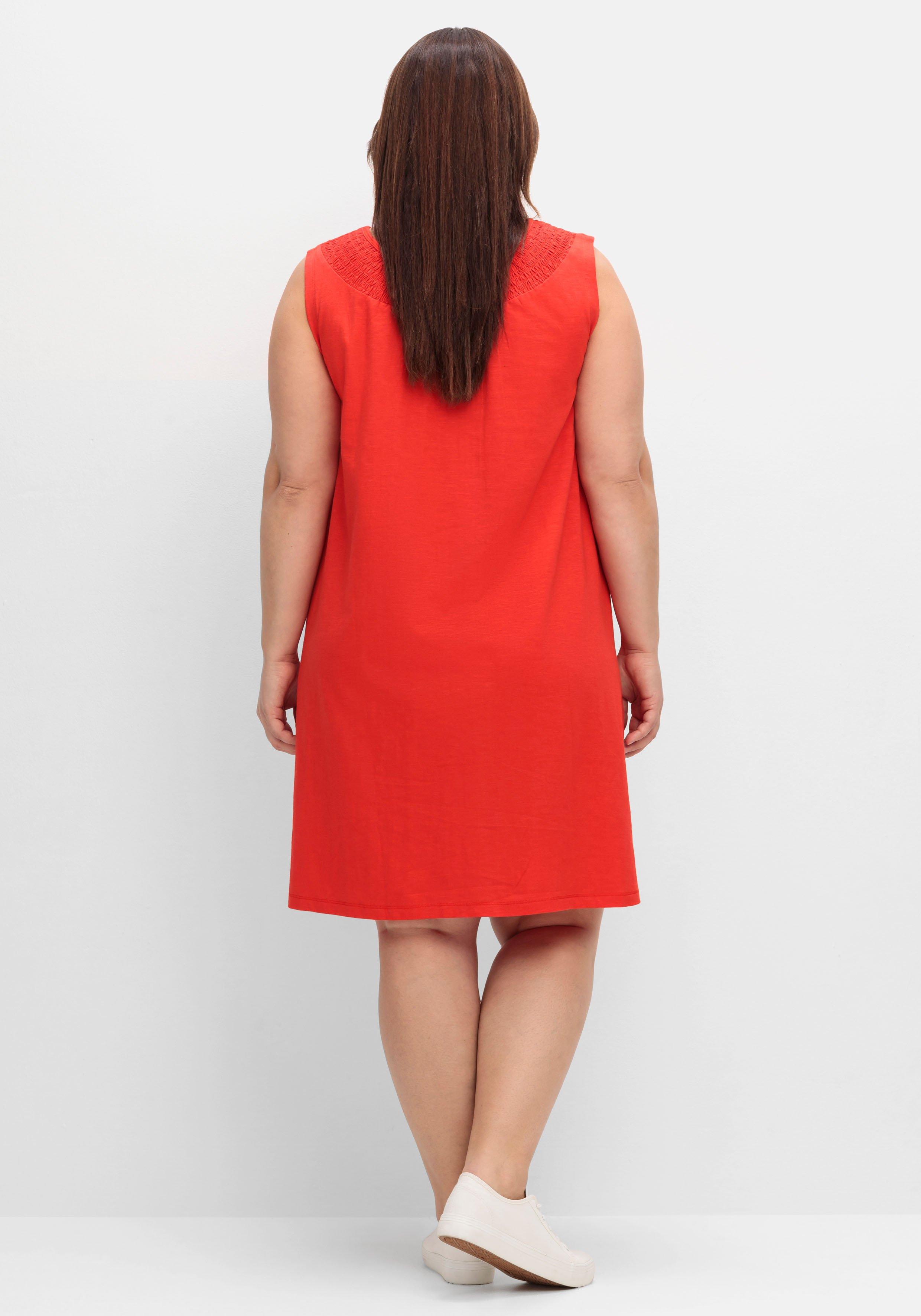 Shirtkleid mit Smok-Einsatz, in A-Linie