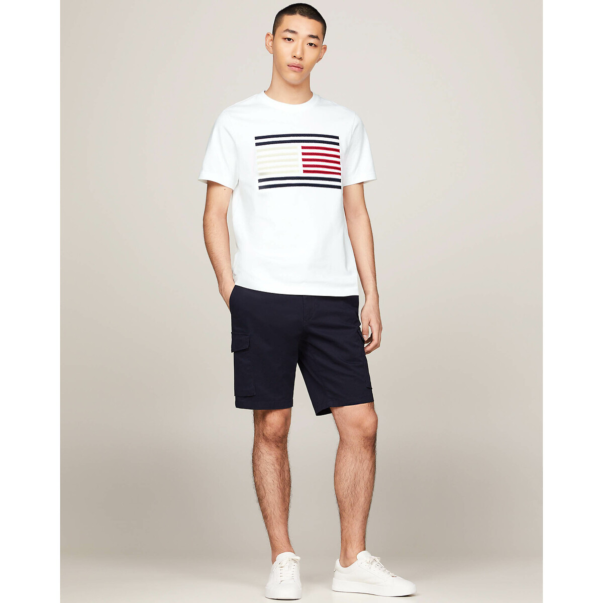 Camiseta TOMMY HILFIGER com gola redonda e logotipo.