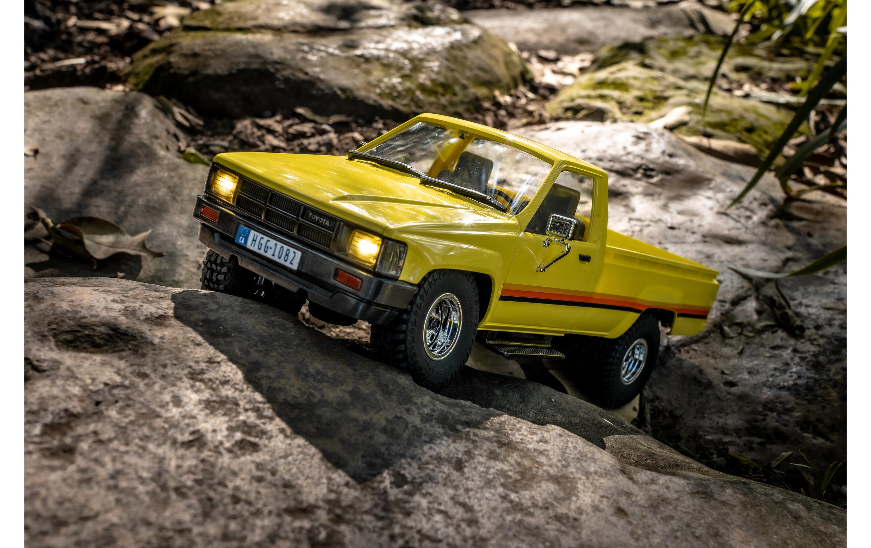 Scale Crawler Toyota Hilux 1983, 4WD RTR, 1:18<br>Detailgetreuer RC Pickup im Massstab 1:18