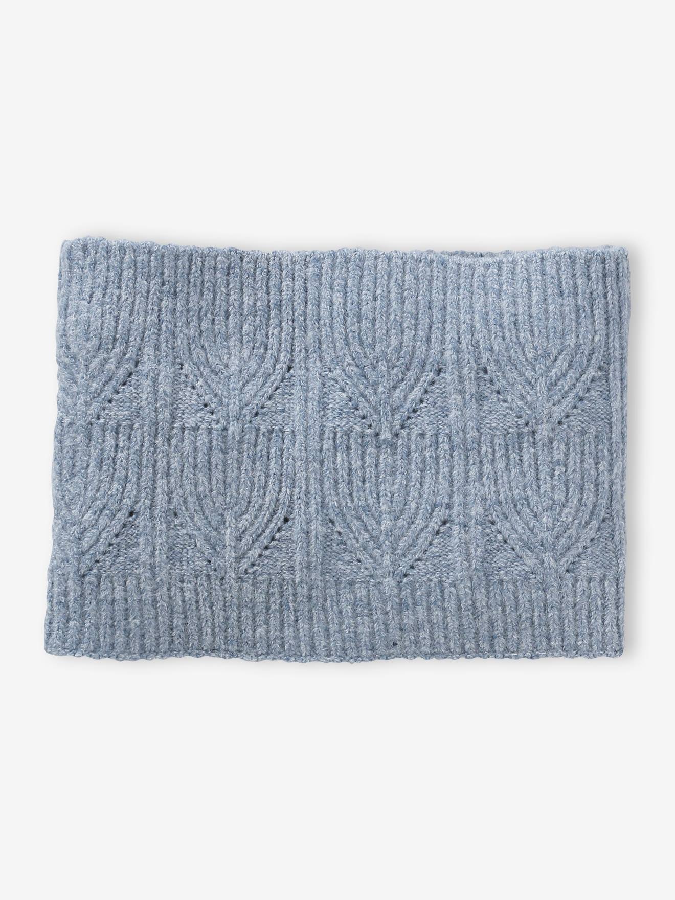 Conjunto de gorro, cachecol tubular e luvas em tricô com textura de bolinhas rosa médio.