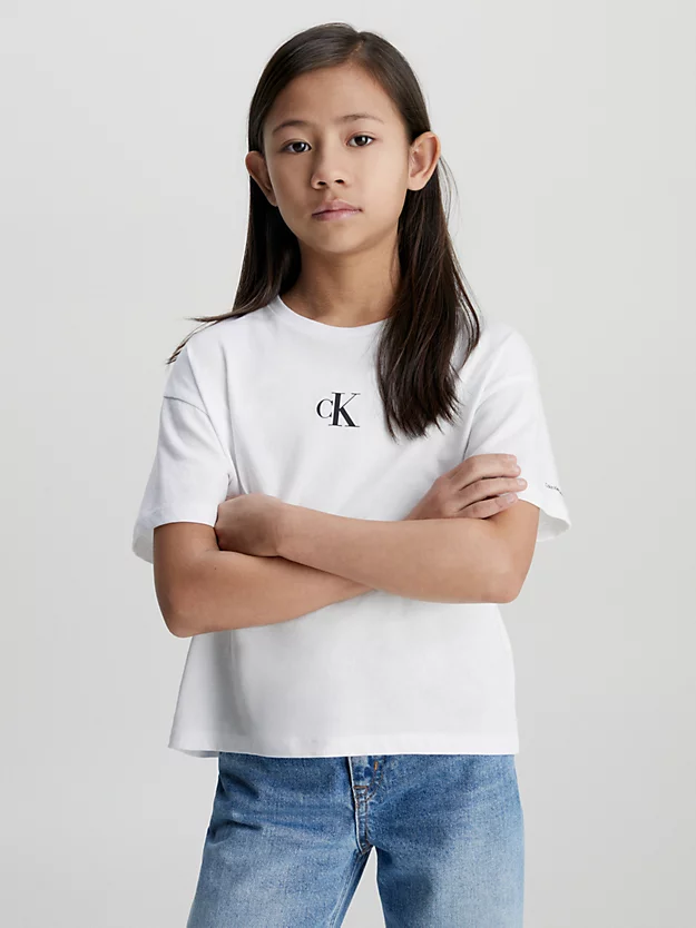 Camiseta com logo de corte quadrado
