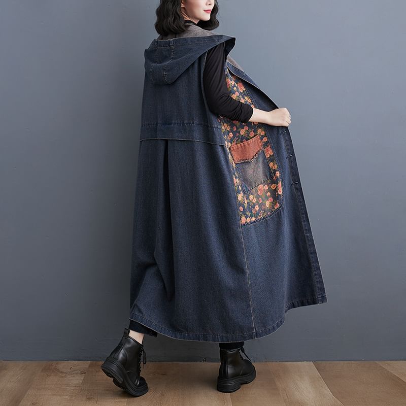 Shinobu - Gewassen denim lang vest met capuchon en bloemenprint
