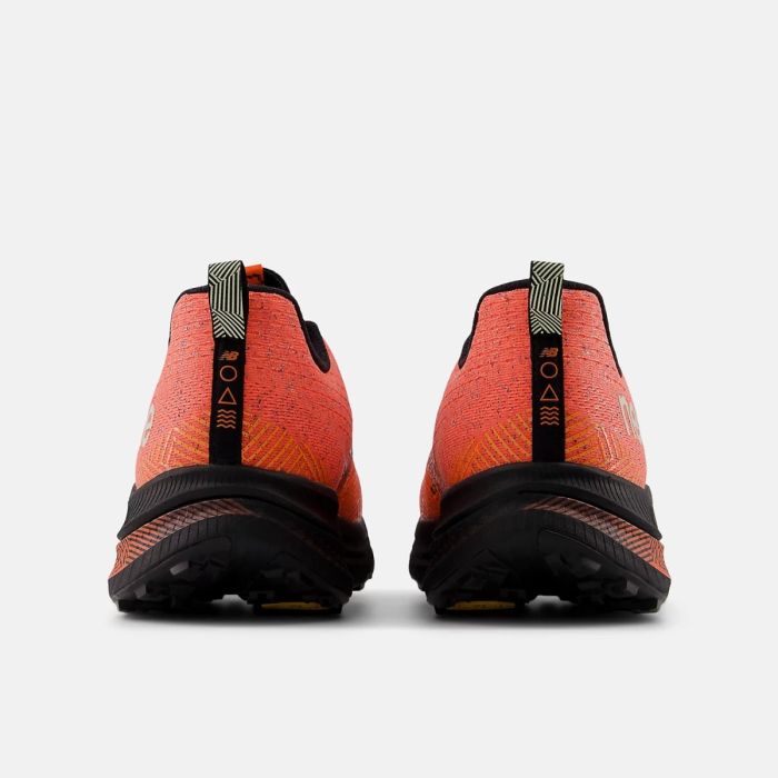 New Balance Dame Trailsko FuelCell SuperComp Trail Rød