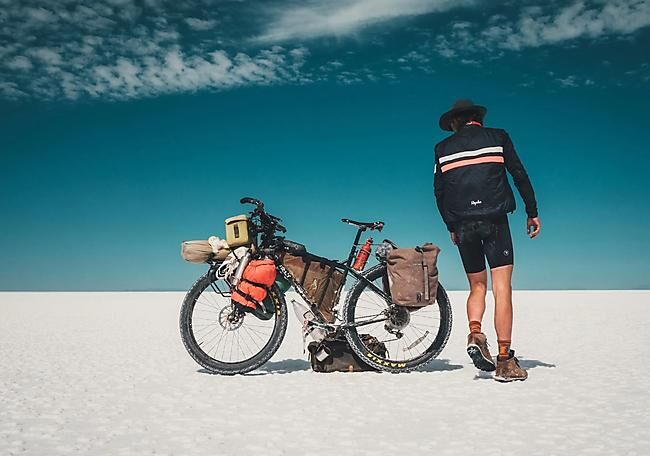DEUX ANS A VELO