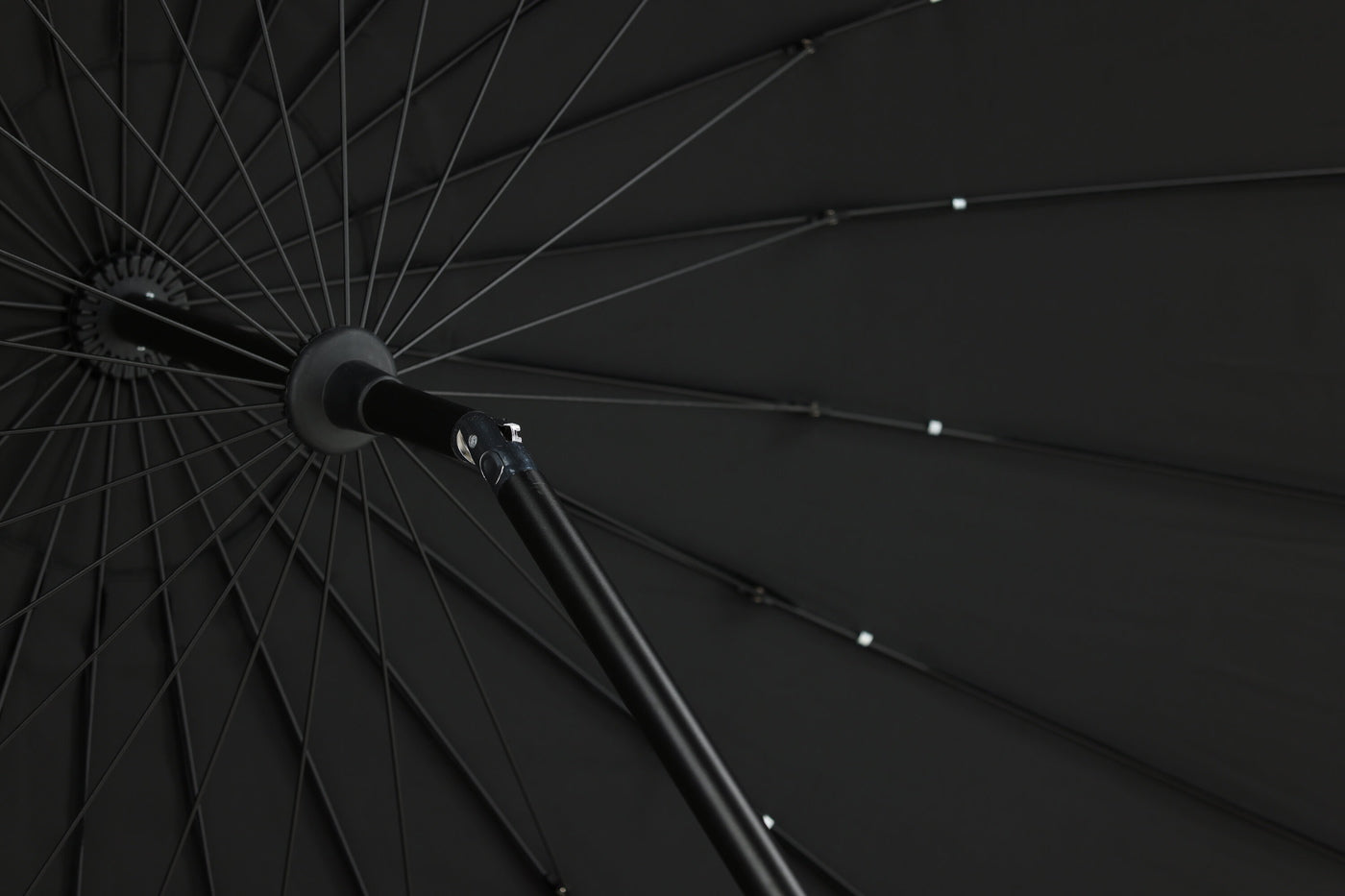 FjÃ´rd - Parasol Zwart 270cm - Tilt - Palmetto