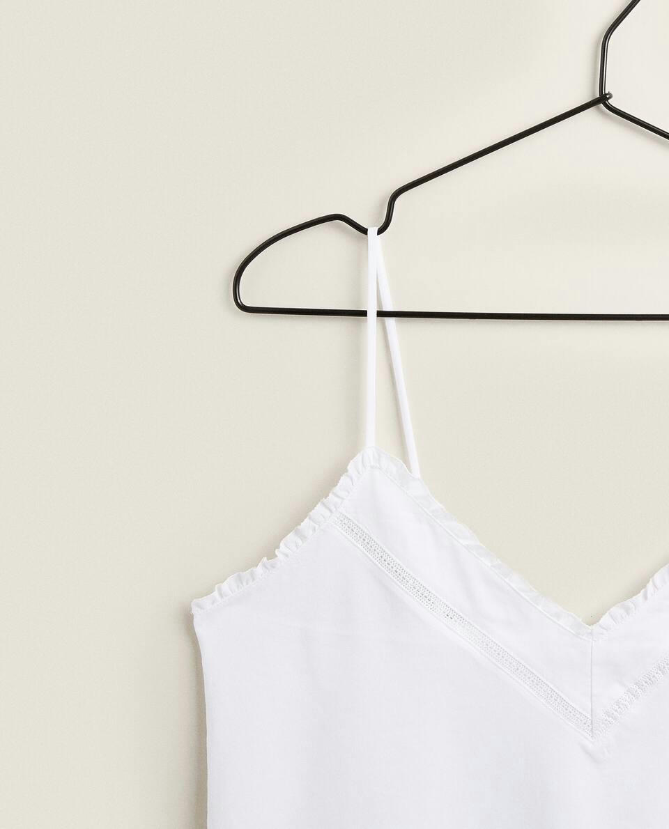 BLUSA COM DETALHES EM RENDA