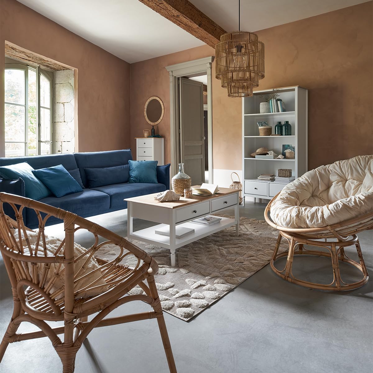 Atmosphera Interior Designer – Seram Rattan-Sessel – Bequemer Papasan-Sessel mit Kissen – Für drinnen und draußen – Gartenmöbel, Terrasse, Balkon, Wohnzimmer