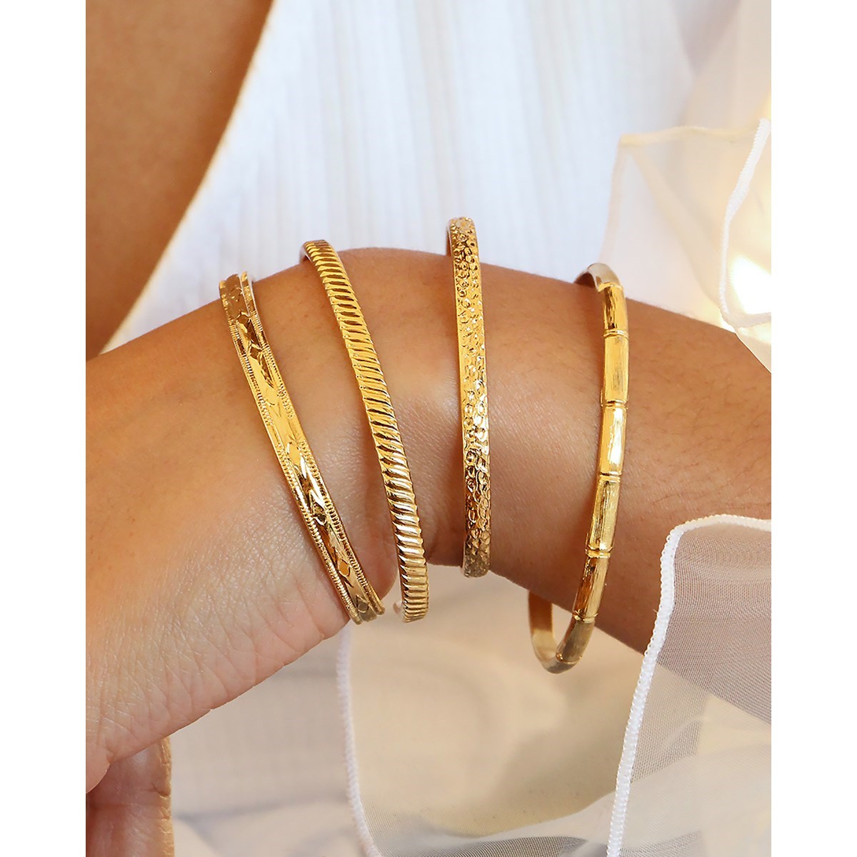Jonc ajustable strié dorée à l'or fin 24K SOFIA