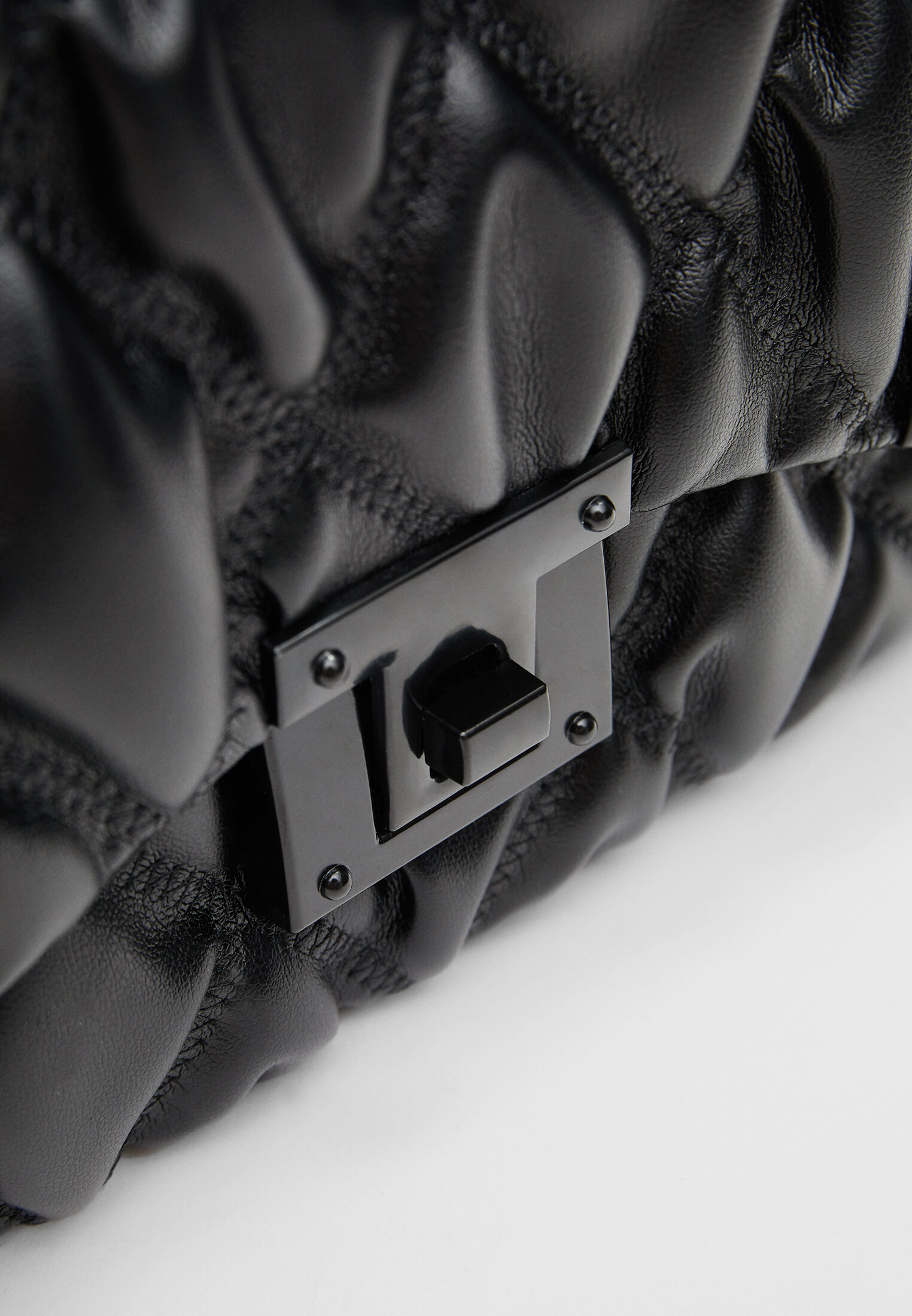 Bolsa transversal pequena com matelassê 3D