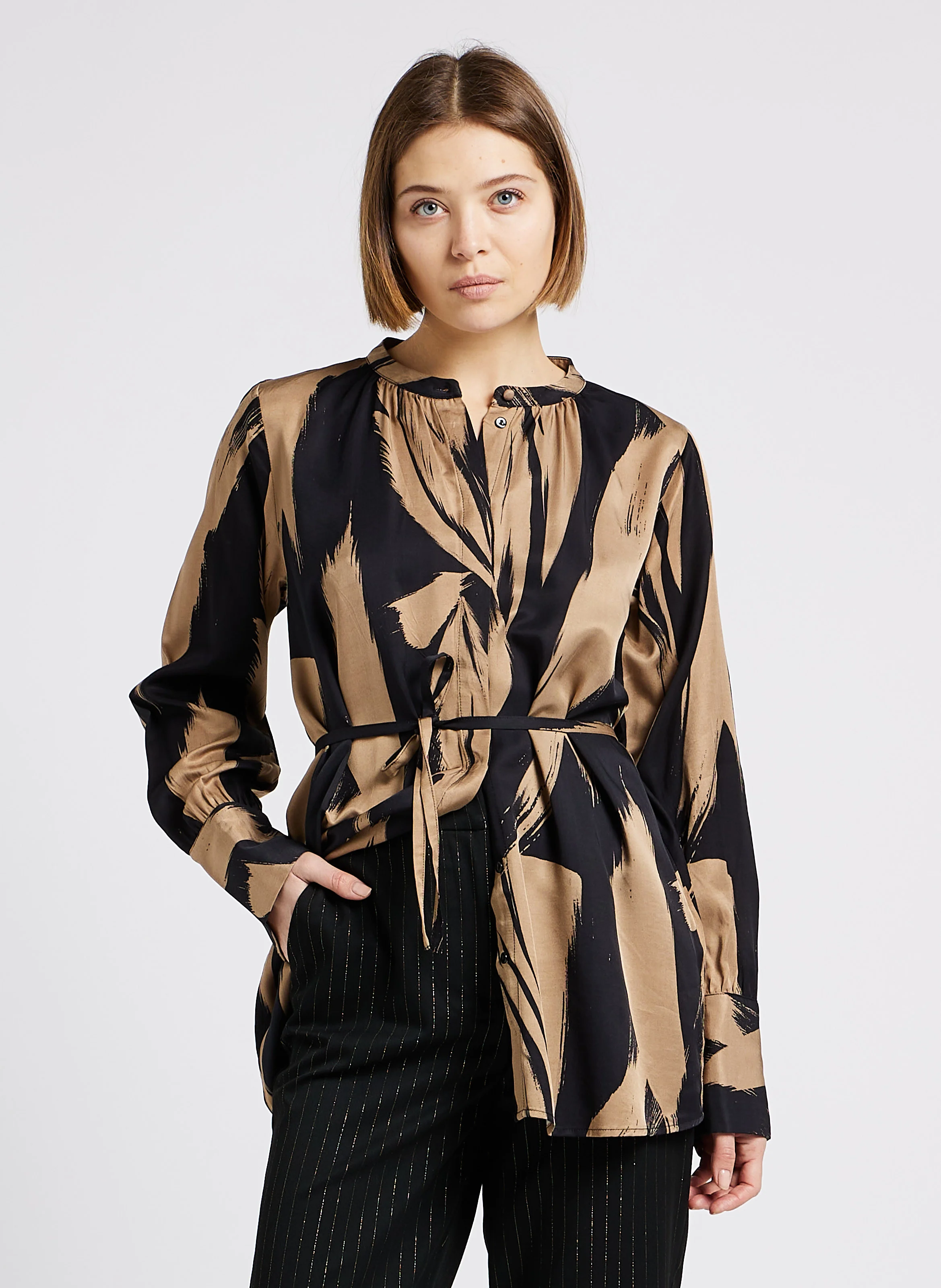 JONE - Blouse longue imprimée à col rond | Noir