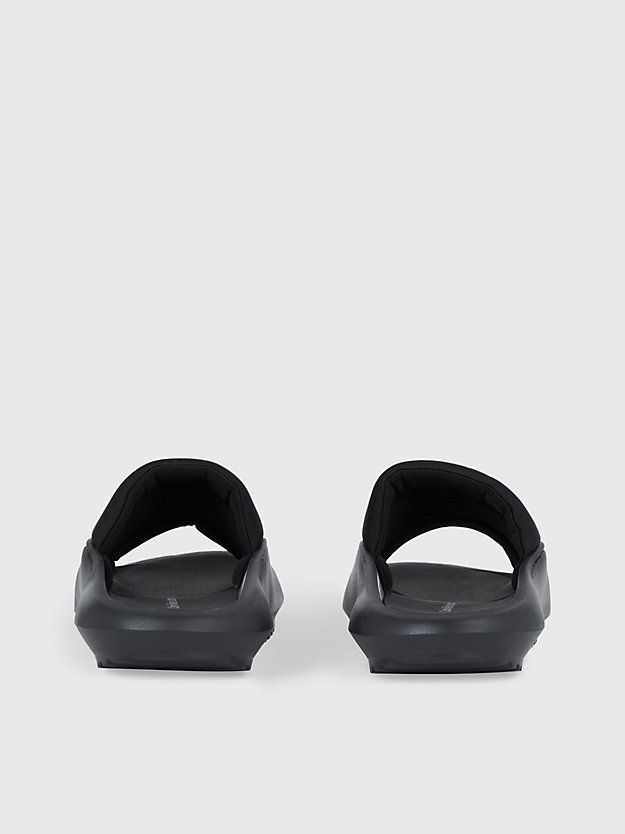 Chinelo com logotipo híbrido