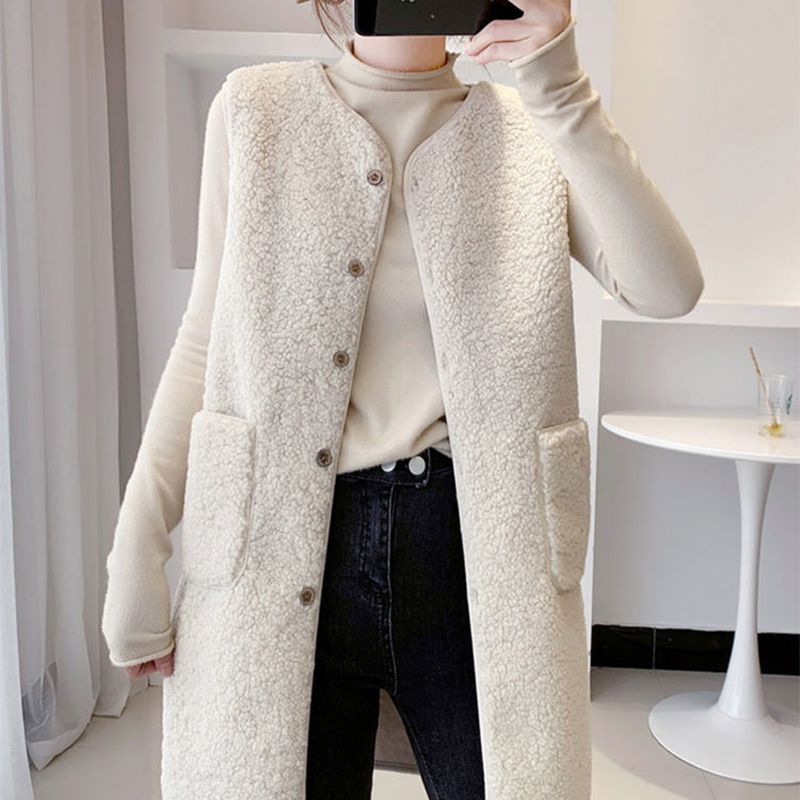 Everose - Vest met knoopjes van imitatiebont