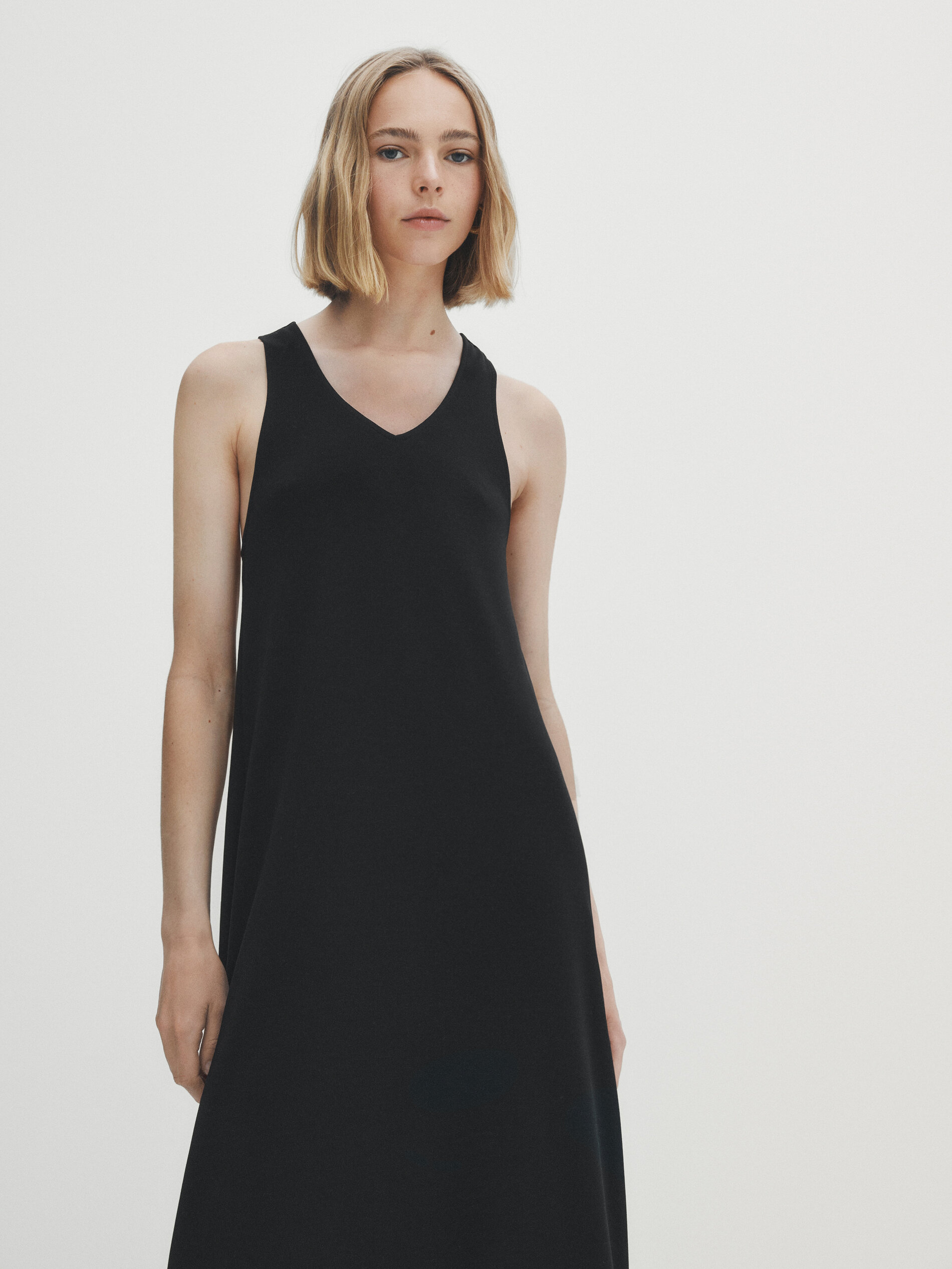 Vestido midi com estampa floral - PRETO
