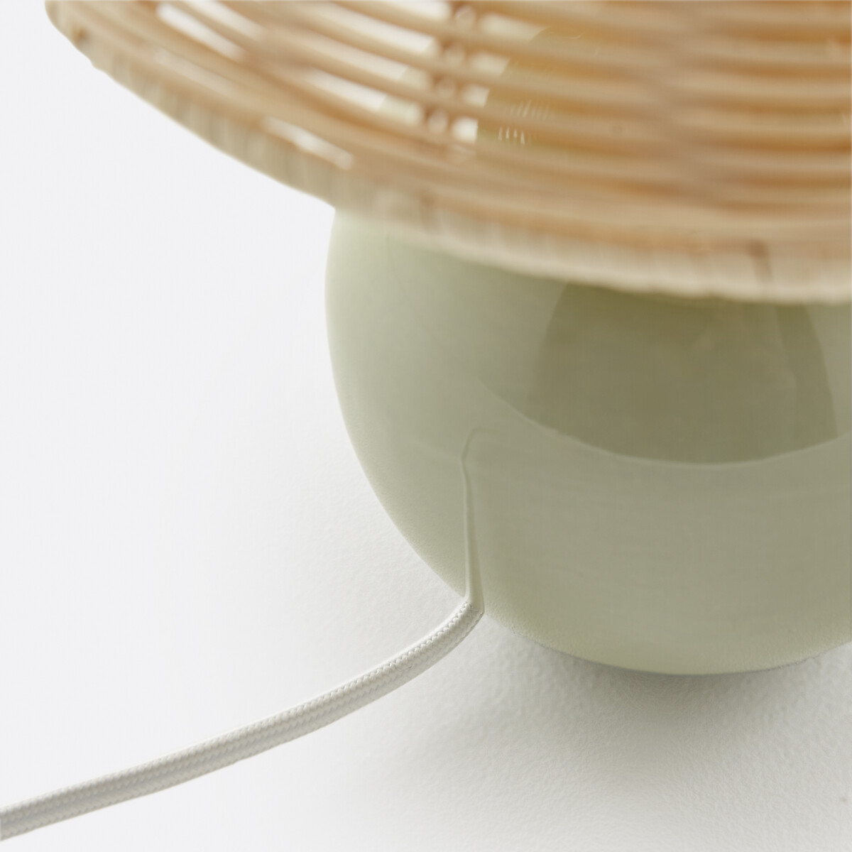 LA REDOUTE INTERIEURS<br>Candeeiro de mesa em cerâmica e rotim, Alios