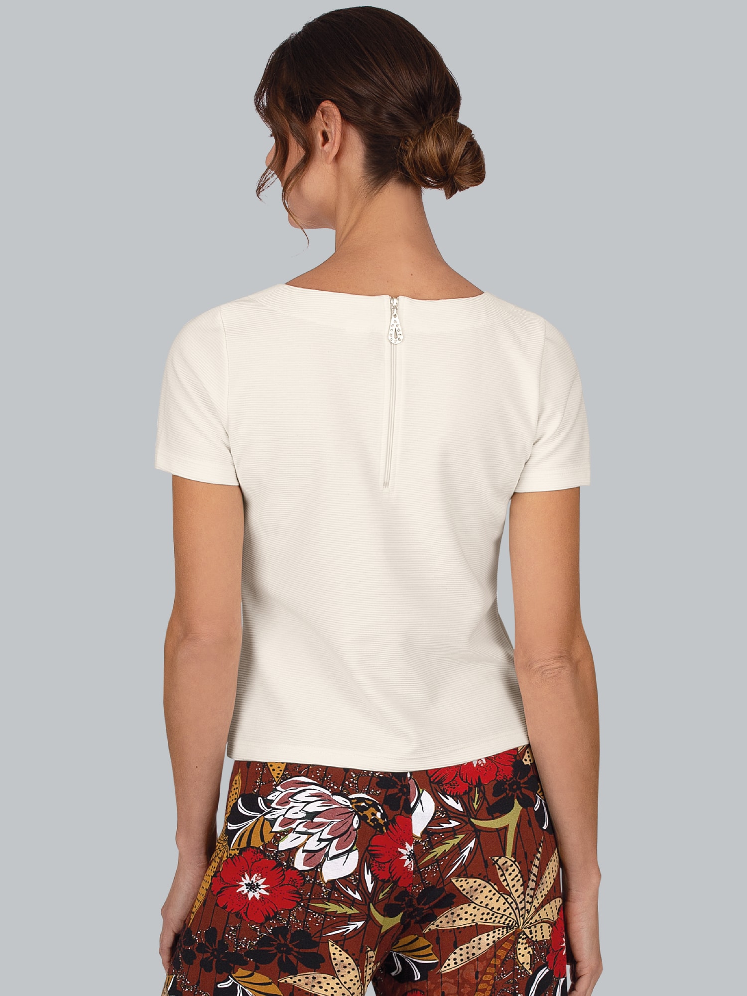 Shirt mit kurzen Ärmeln mit Kristallsteinen Natur