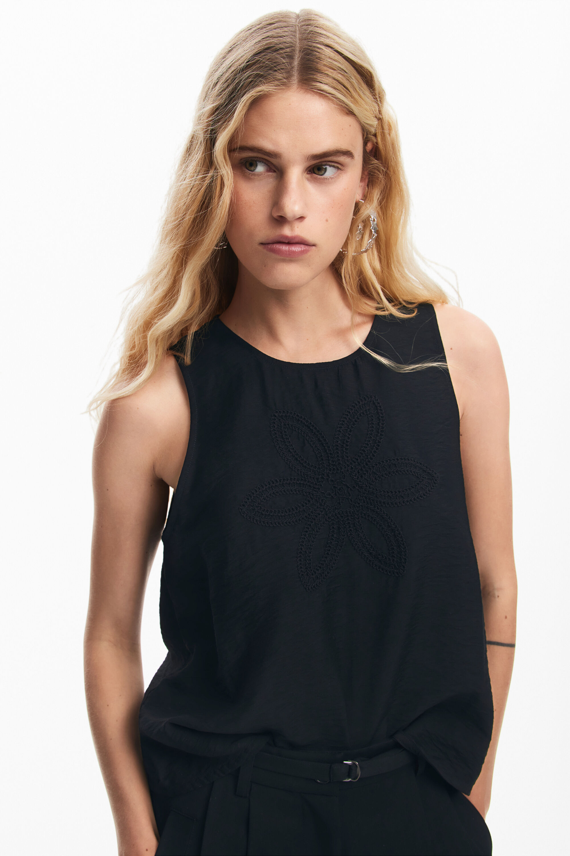 Blusa bordado flor
