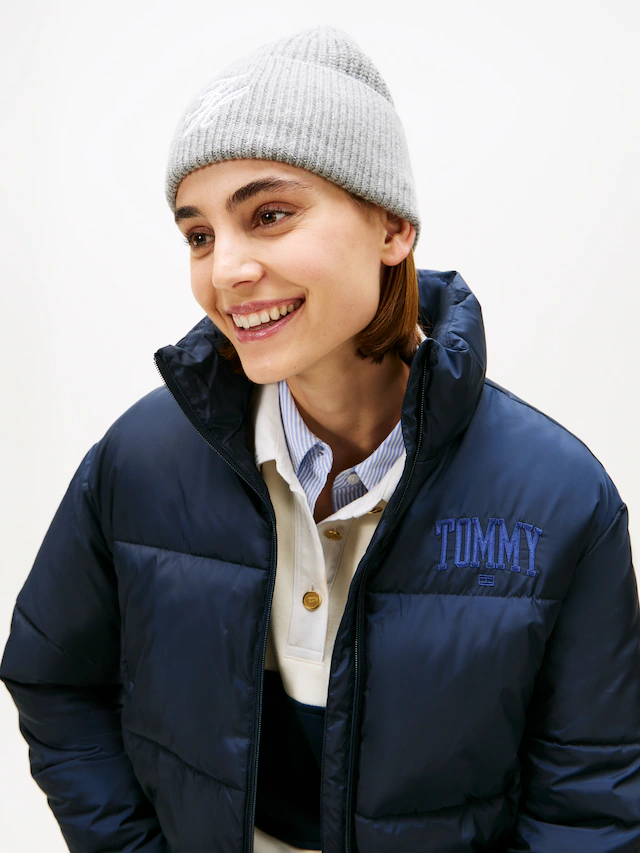 Tommy Hilfiger Beanie »TOMMY SCRIPT CASHMERE« aus Kaschmirmix mit gesticktem Logo, Masse 21 x 24,5 cm