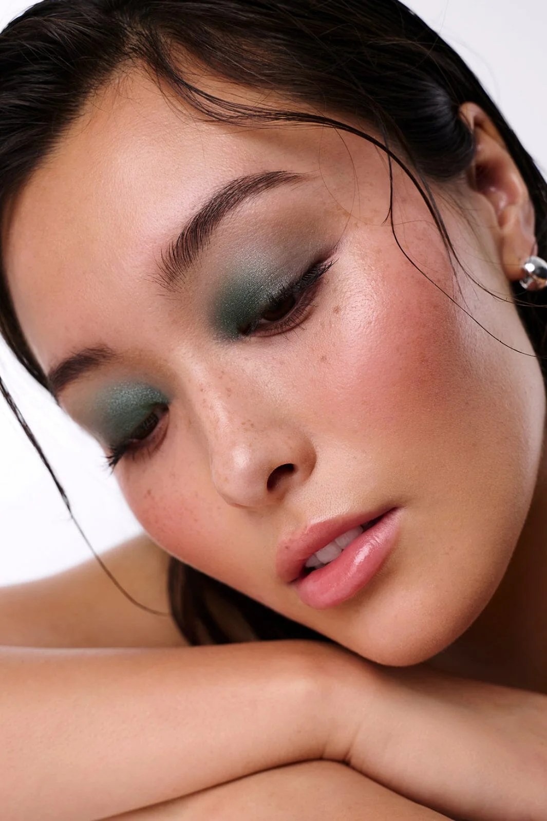 Wonderskin IYKYK Eyeshadow Stick green smoke ws ikk grsm green smoke