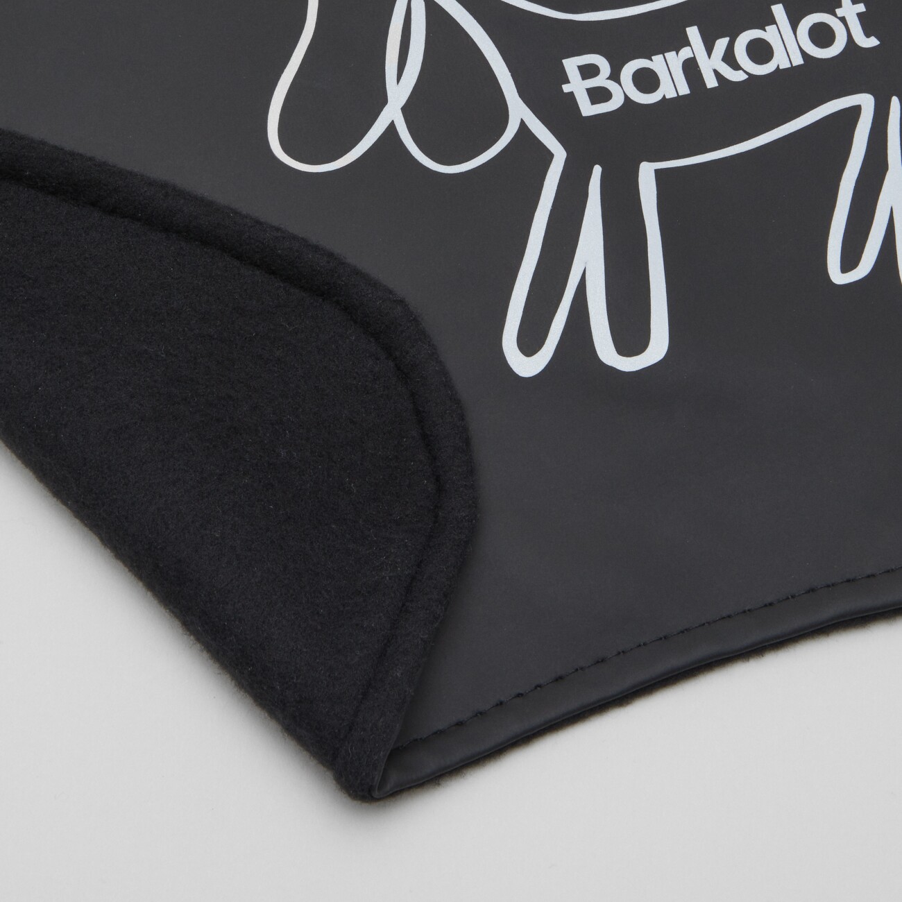 Barkalot Hunderegenmantel aus Upcycled-Stoff