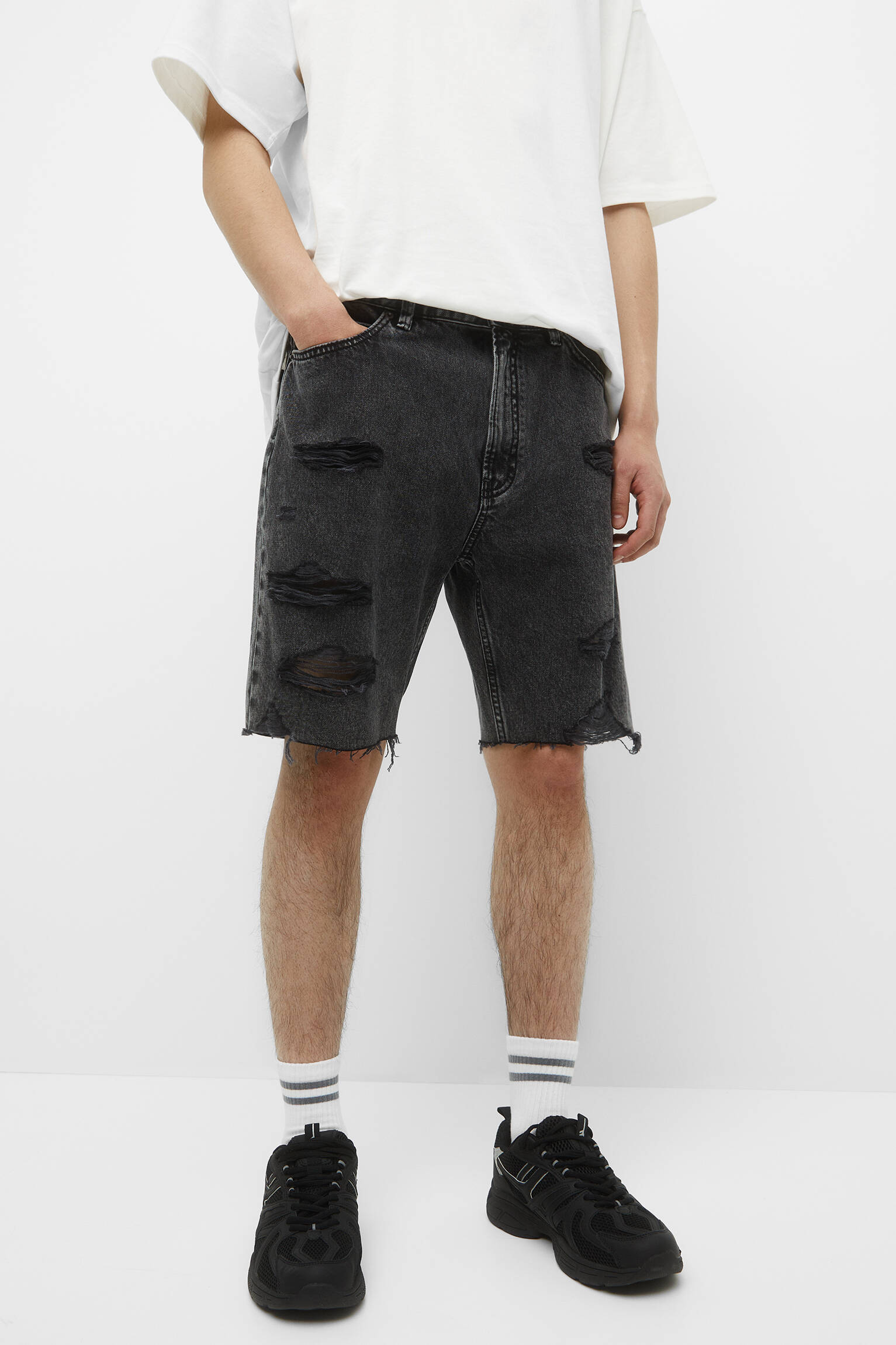 Bermuda jeans básica de corte relaxado com rasgos - NEG-DELAV