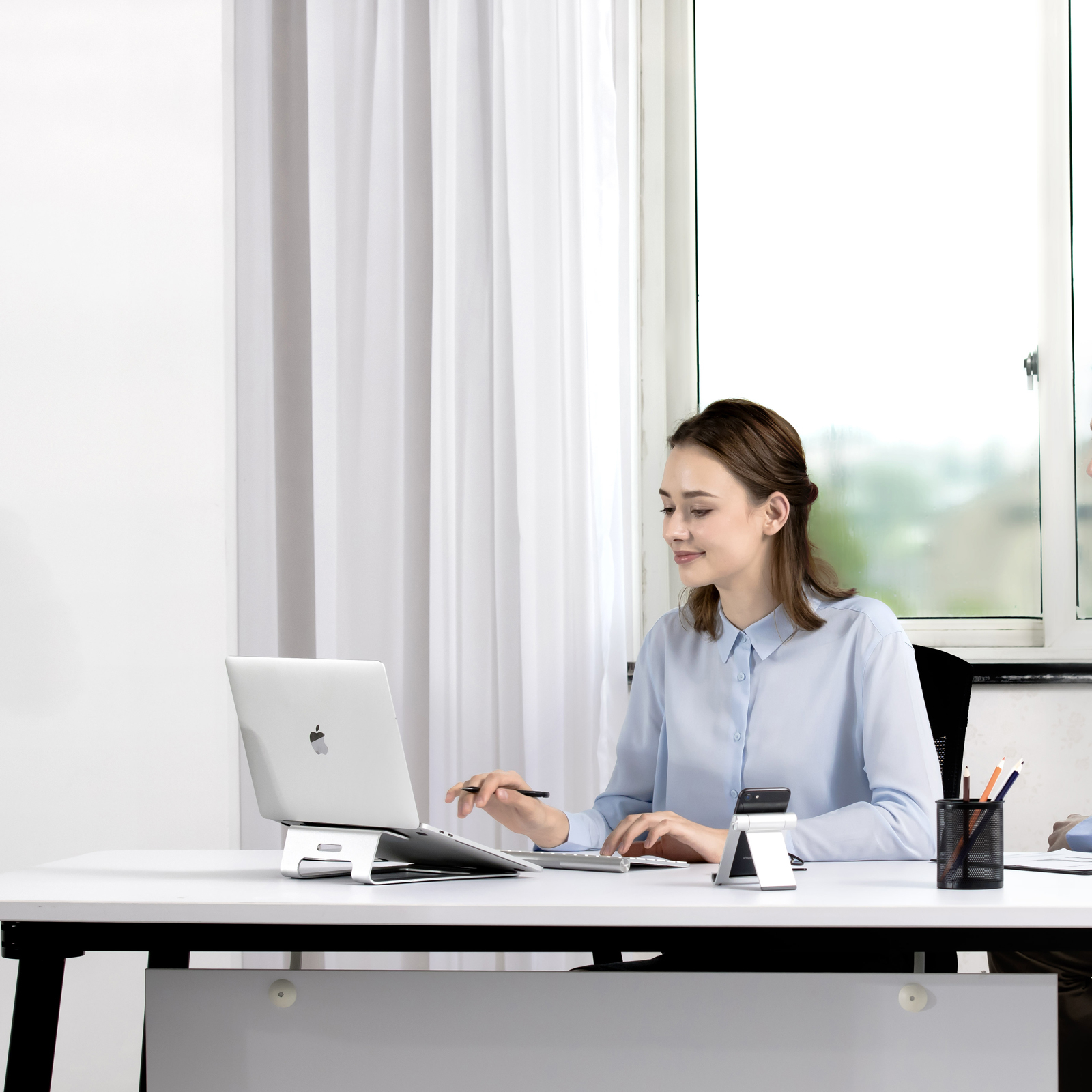 Passiv Kühlender MacBook / Laptop Alu Ständer Halterung (bis 18