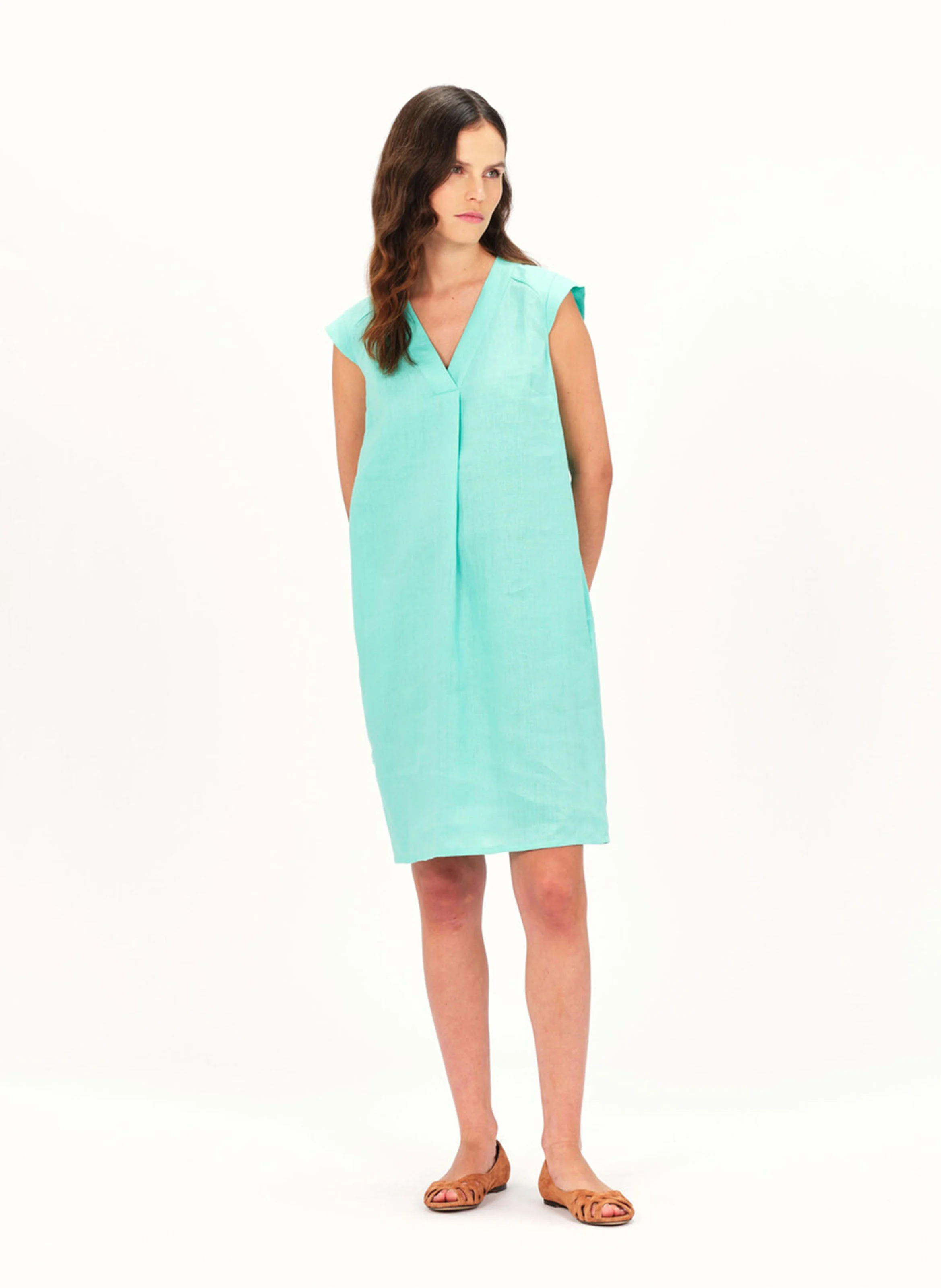 PAMELA - Robe droite col V en lin | Vert