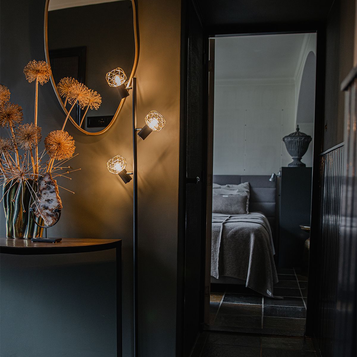 Design vloerlamp zwart met goud 3-lichts verstelbaar - Mesh