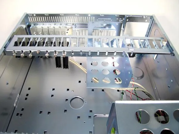 Chieftec UNC-410S-B - Rack-monterbar 4U - ATX - ingen strømforsyning - sort - USB