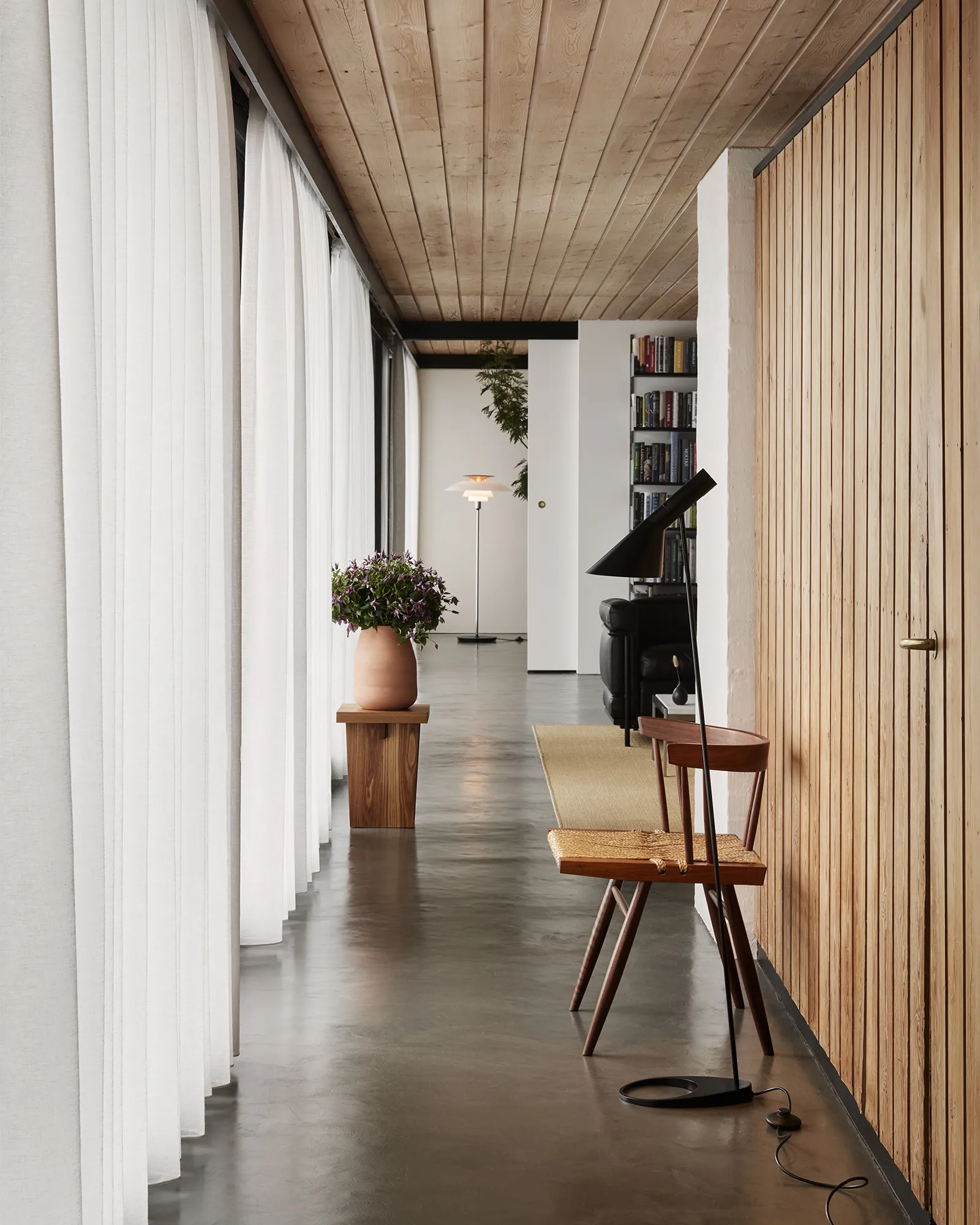 Louis Poulsen AJ Floor Lamp - Universal Plug