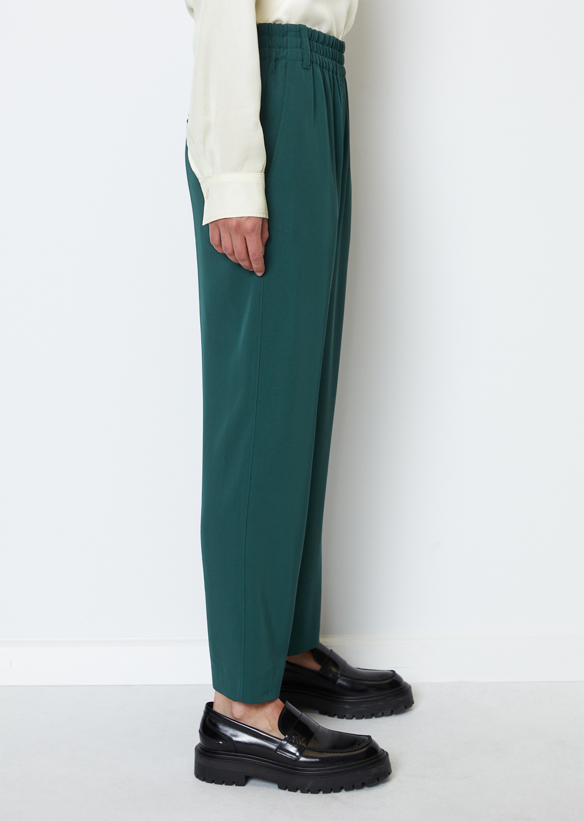Barrel-Schlupfhose mit elastischem Bund aus fließendem Viskose-Mix-Twill