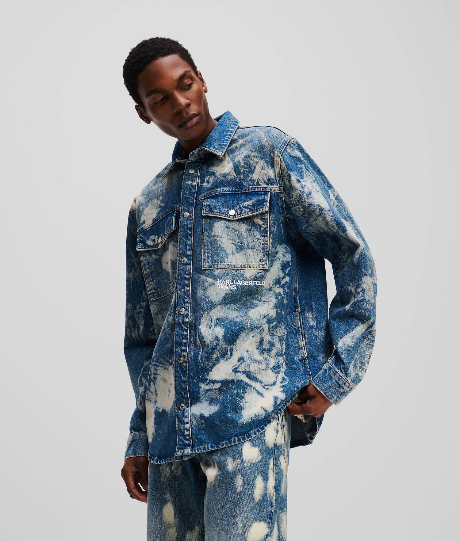 SURCHEMISE EN DENIM EFFET DÉLAVÉ - Denim blanchi
