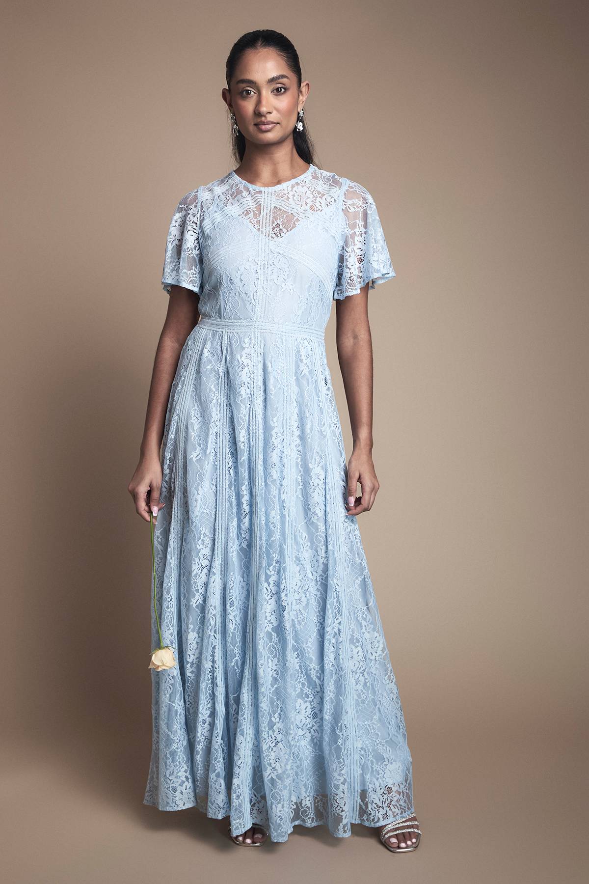Oasis Robe de Demoiselle d'Honneur en Dentelle à Manches Évasées