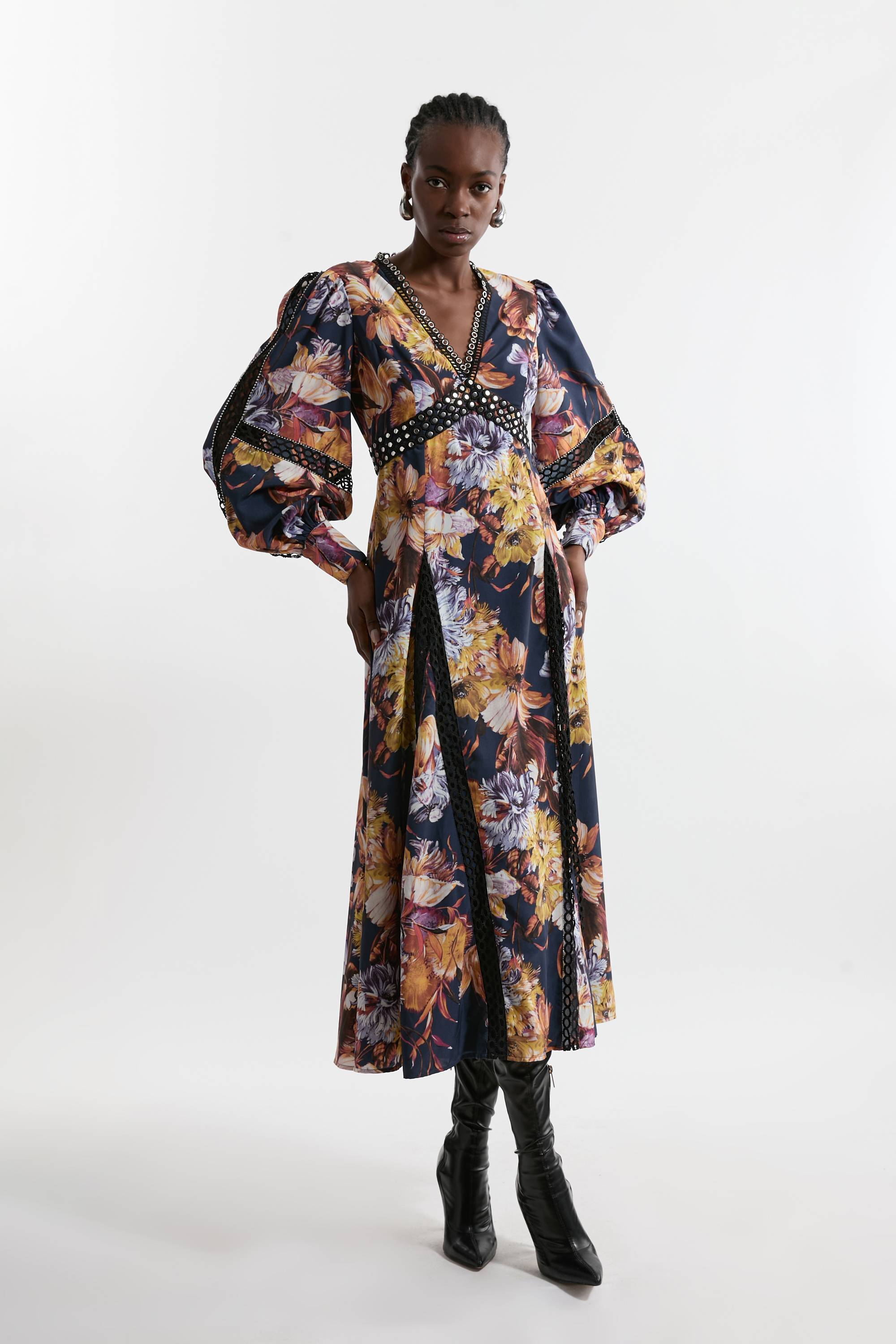 KarenMillen Robe maxi longue en dentelle tissée ornée de clous et de motifs floraux