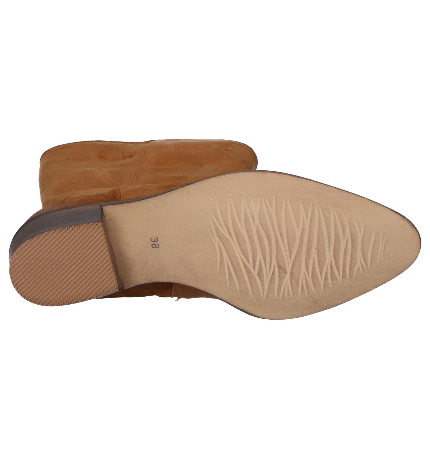 Cowboy boots cognac