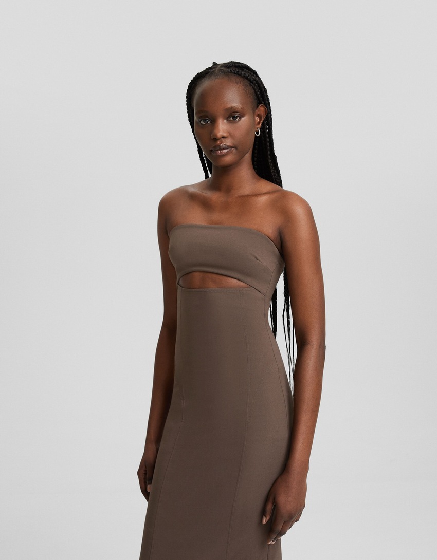 Vestido bandeau com recortes