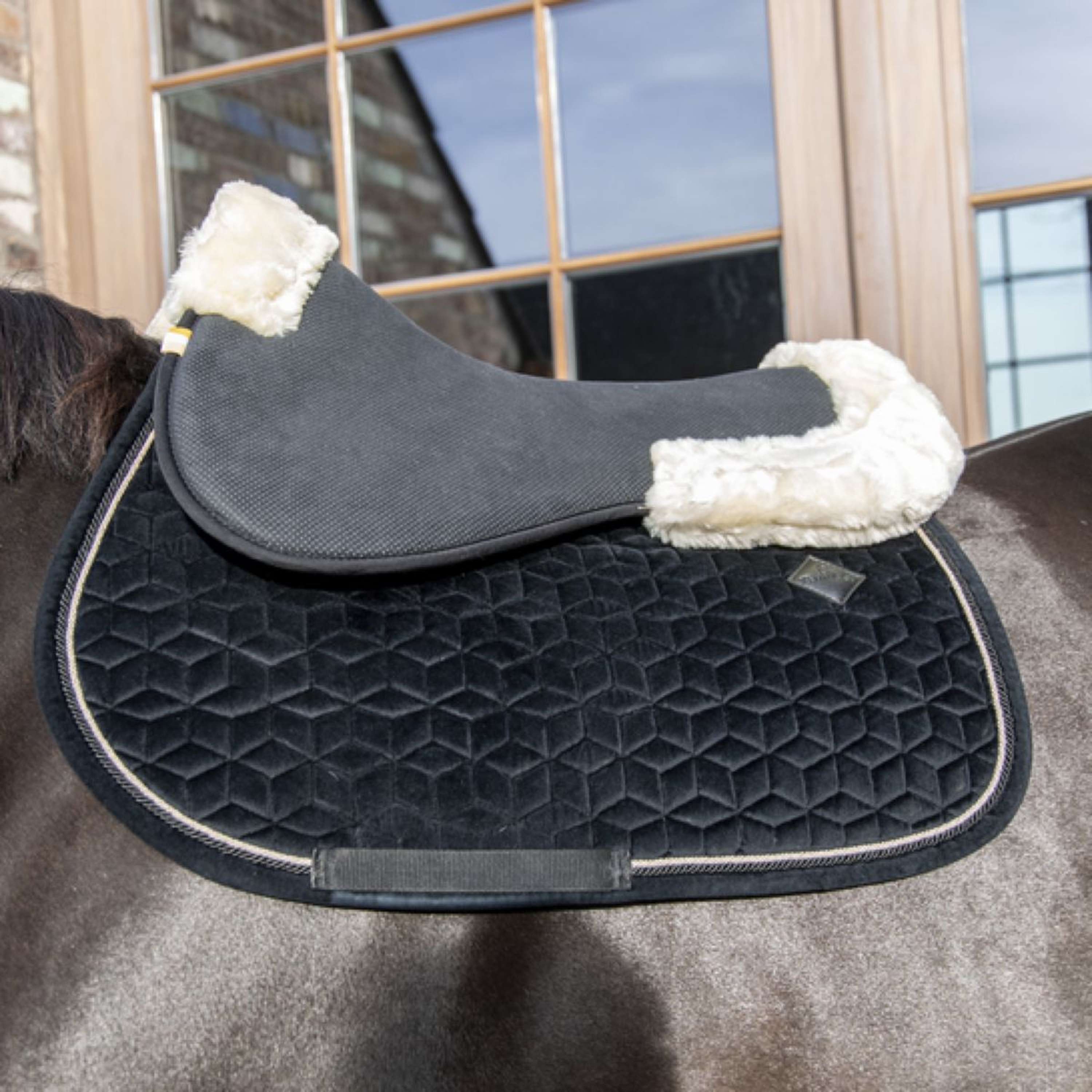 Kentucky Zadelonderlegger Halfpad Anatomic Absorb Sheepskin Black/Natu