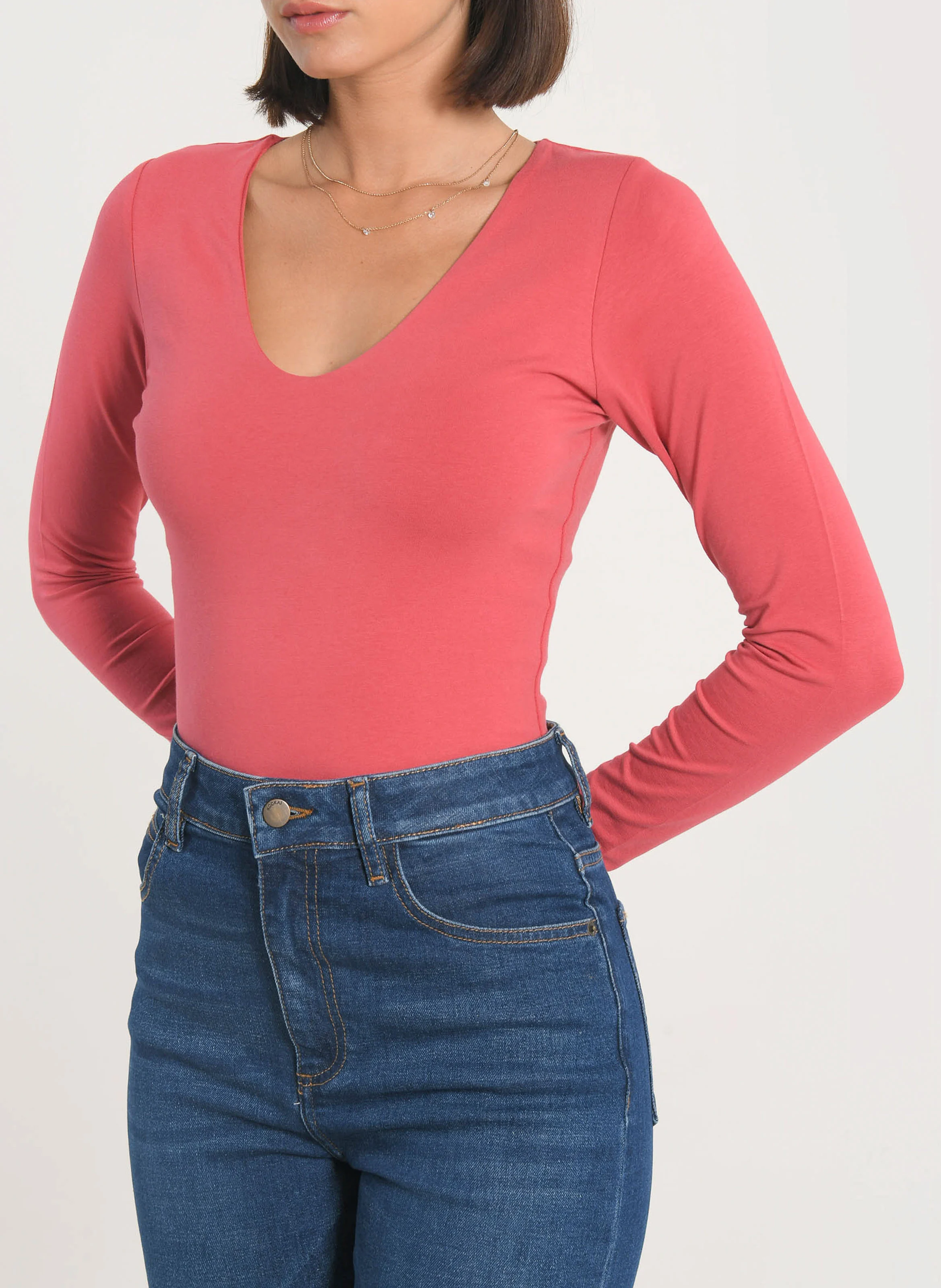 MATHILDA - Tee-shirt cintrée col V en coton stretch | Rouge