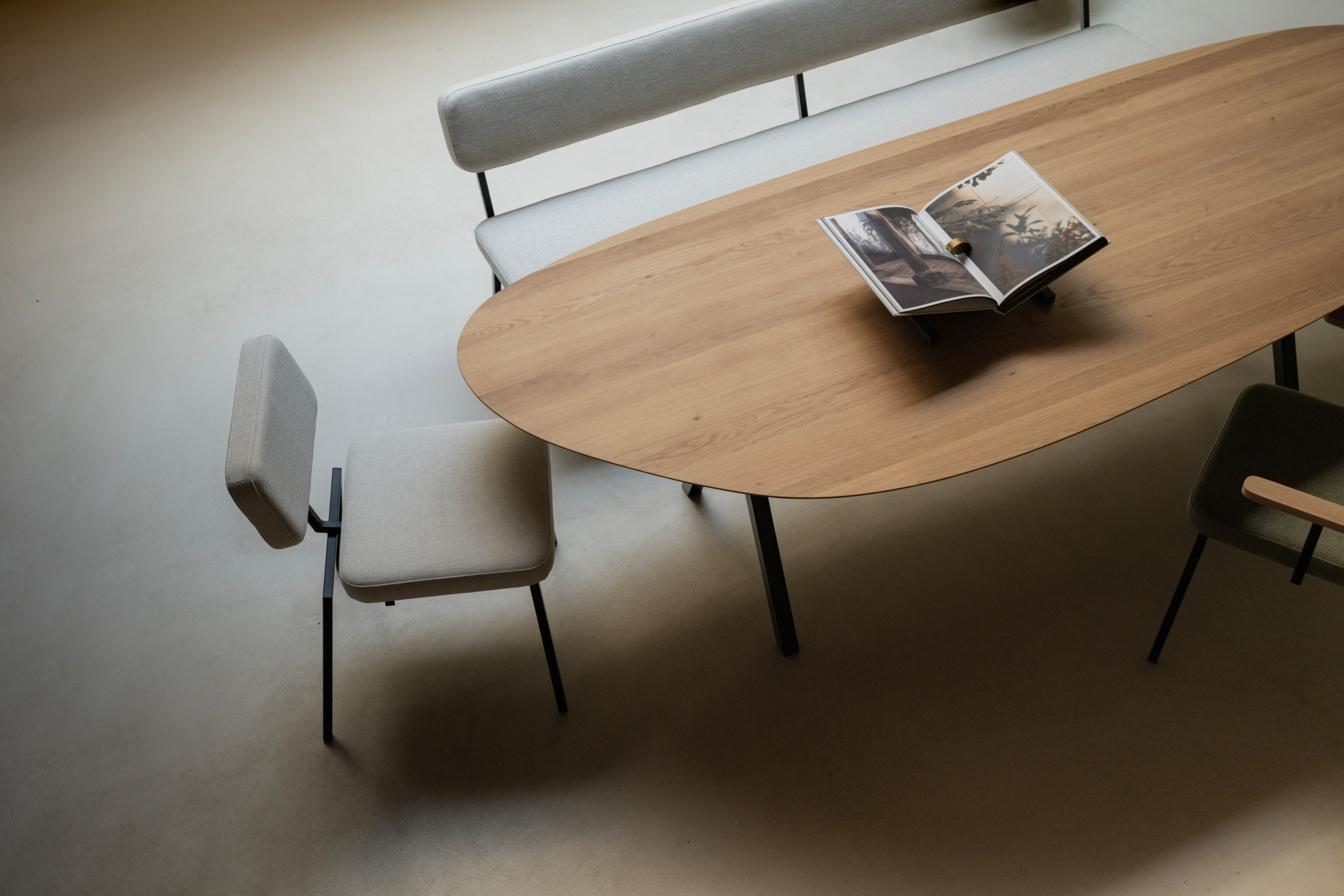 Studio HENK tafel Butterfly Blob, zwart frame - Smart Collectie 200 x 100 cm | Eikenhout | Verjongde rand | Frame Zwart