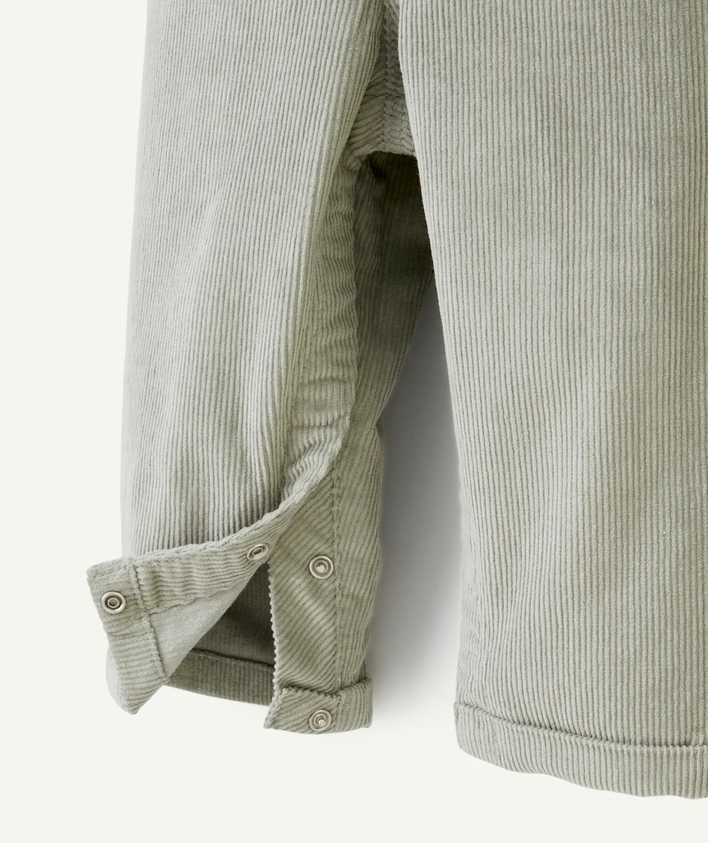 SALOPETTE BÉBÉ GARÇON EN VELOURS CÔTELÉ VERT AVEC PATCH BRODÉ