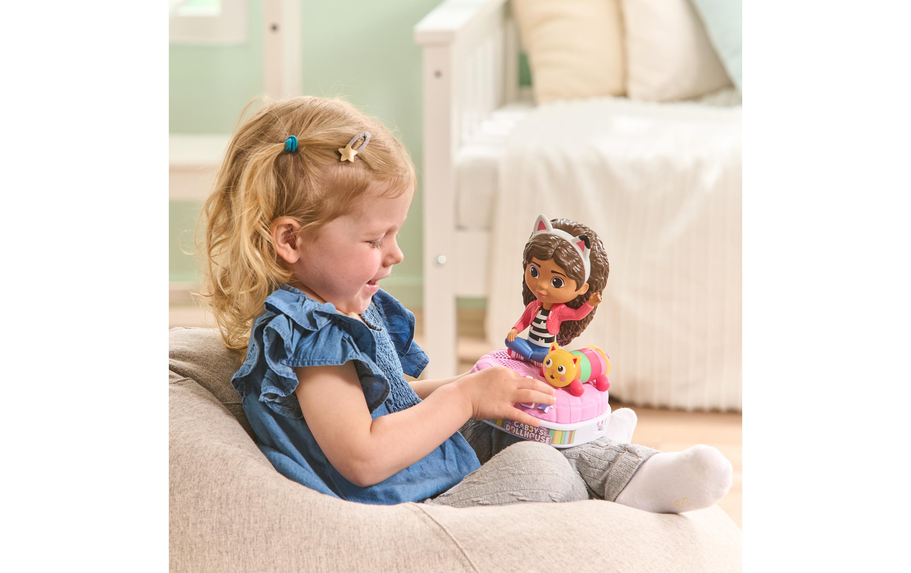 Gabbys Dollhouse – Interaktive Geschichten -DE-Batteriebetriebene Spielfigur mit Licht- und Soundeffekten