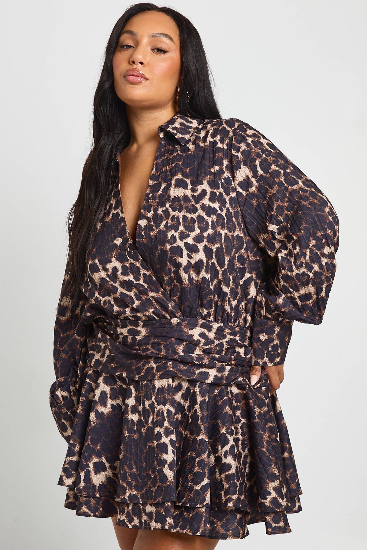 boohoo Plus Léopard à volants mini-jupe chemise robe