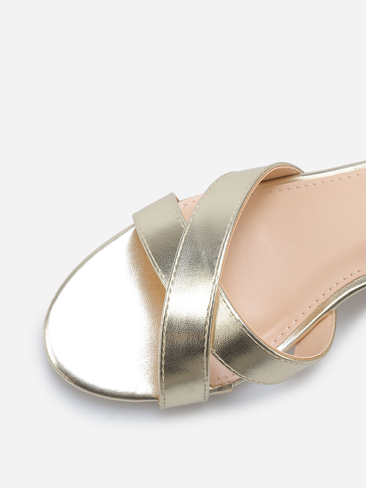 Sandales à talon et brides croisées- Doré