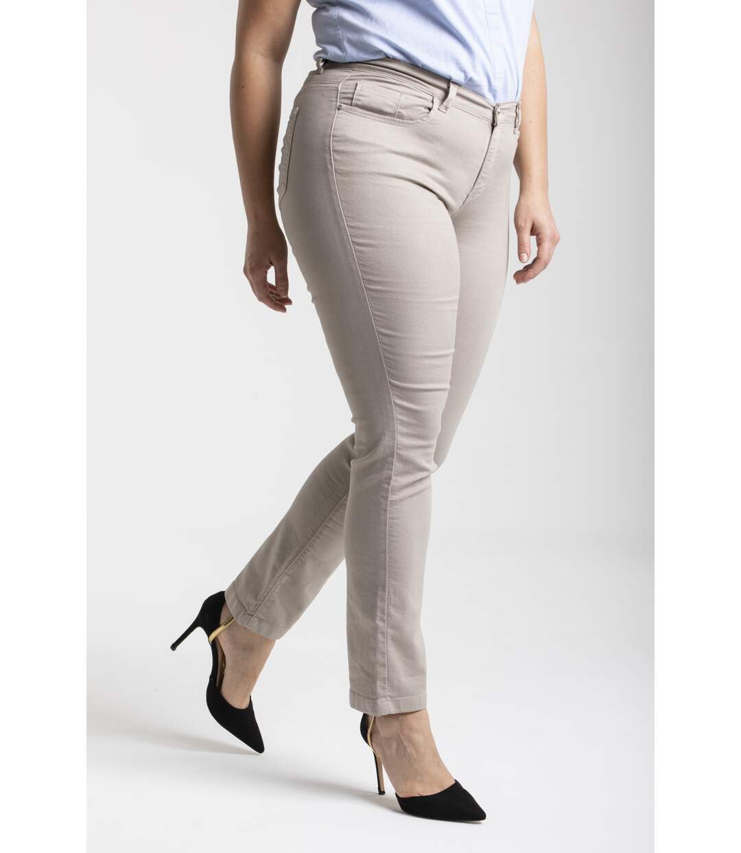 Jeans regular stretch twill de couleur ROUGE