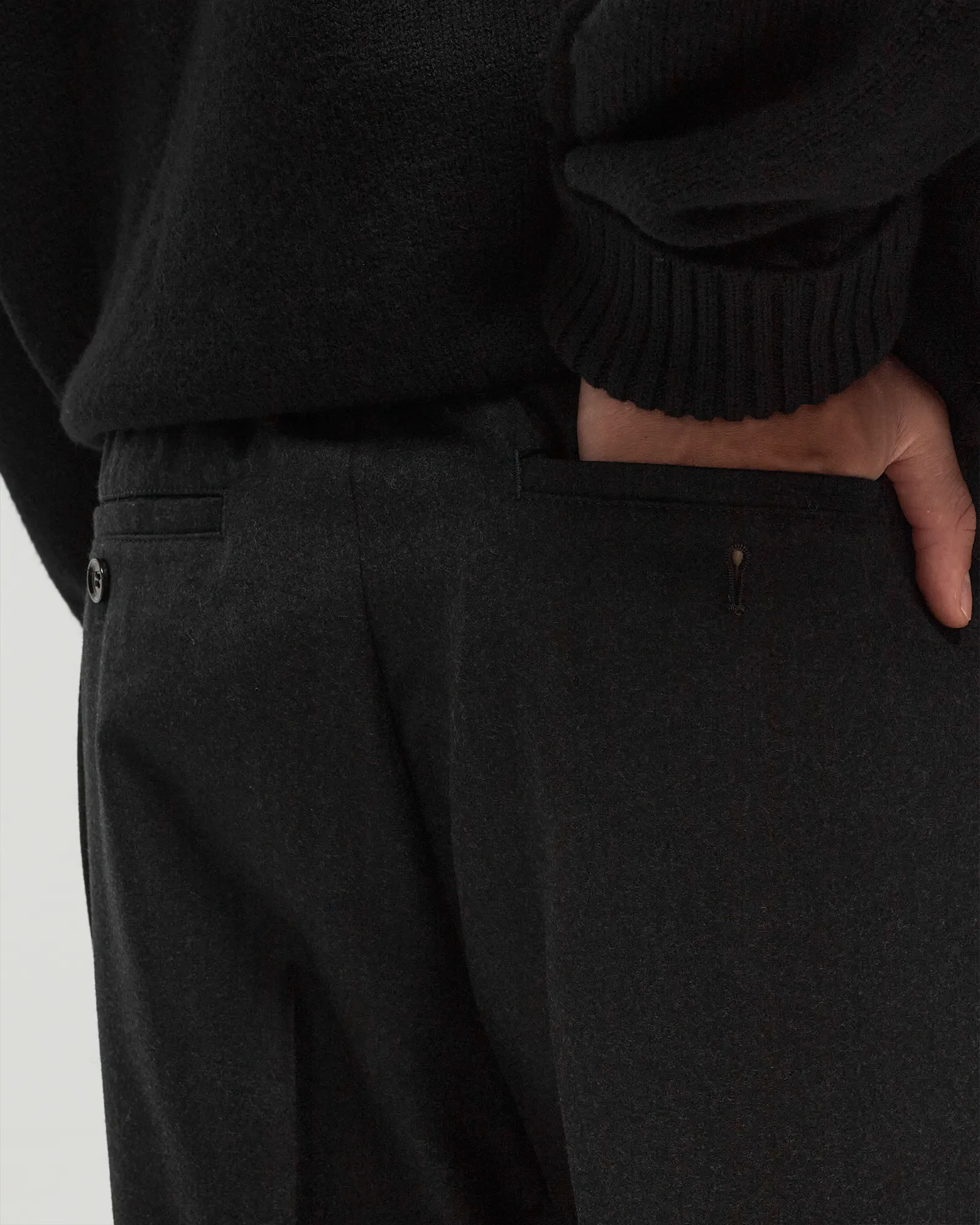 AMI Paris ELASTICATED WAIST CROPPED FIT TROUSERS