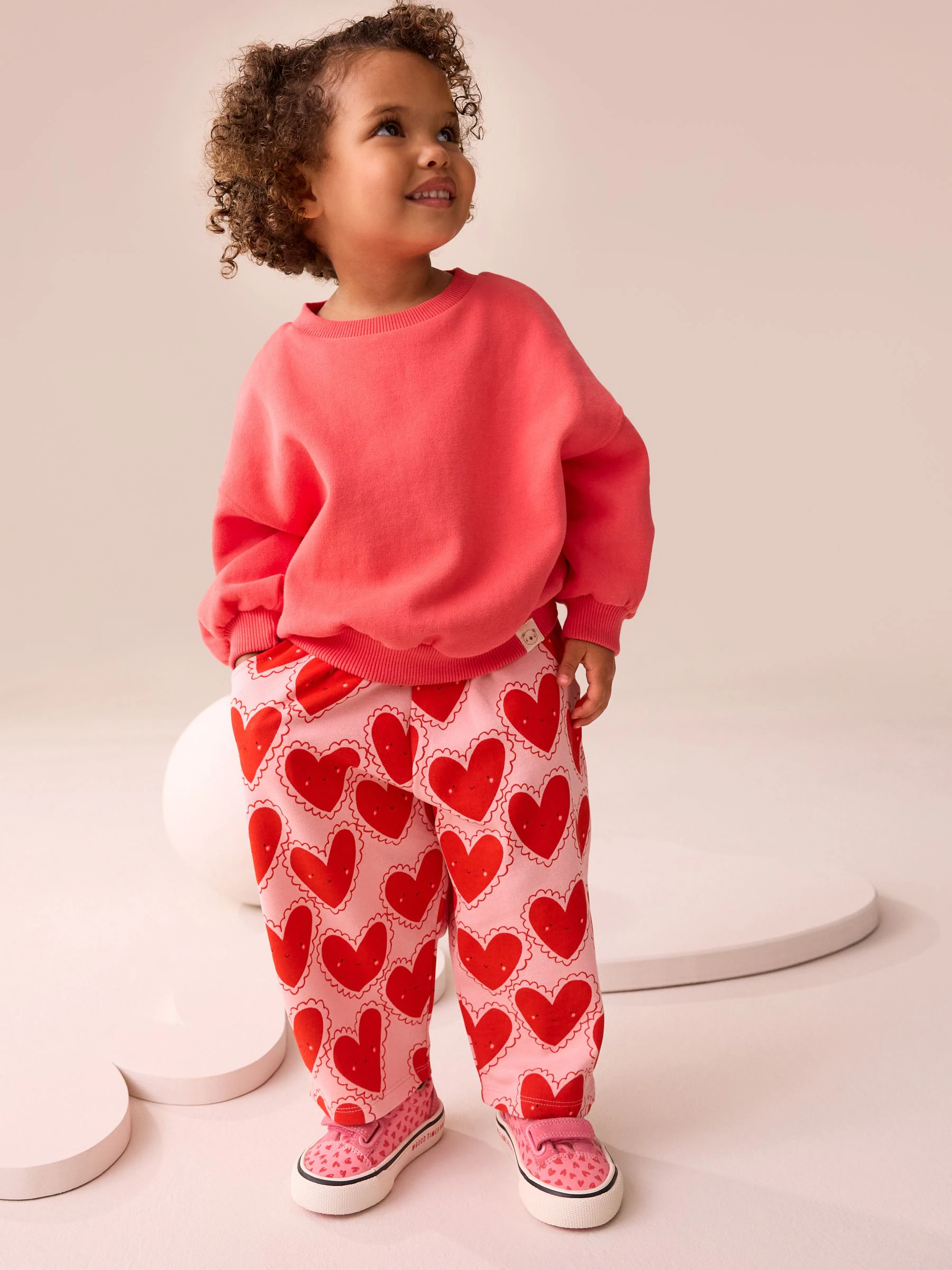 Rood met hartjesprint - Broek met structuur en wijde kortere pijpen (3mnd -7jr)