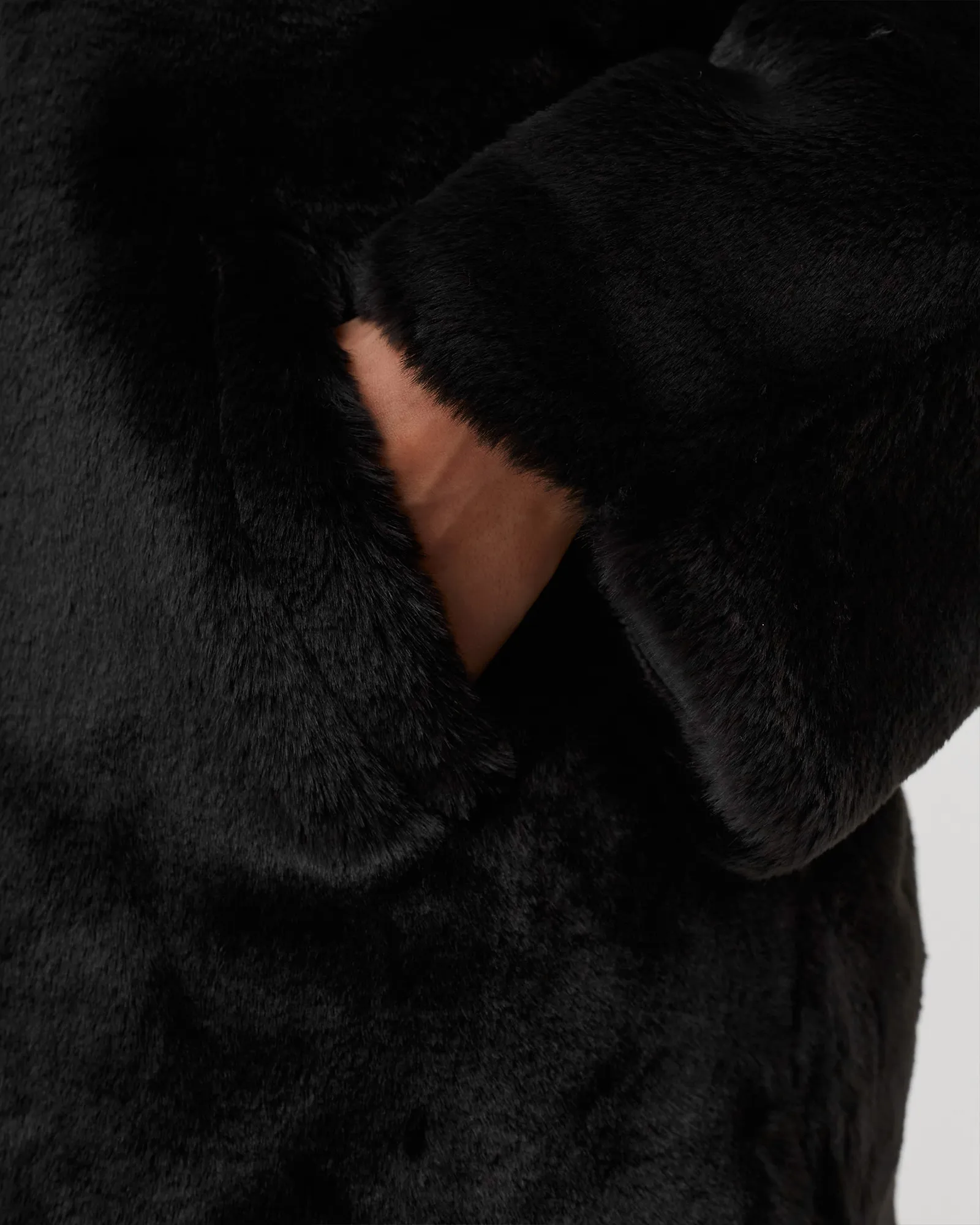 Nike WMNS Plush Faux Fur Long Jacket