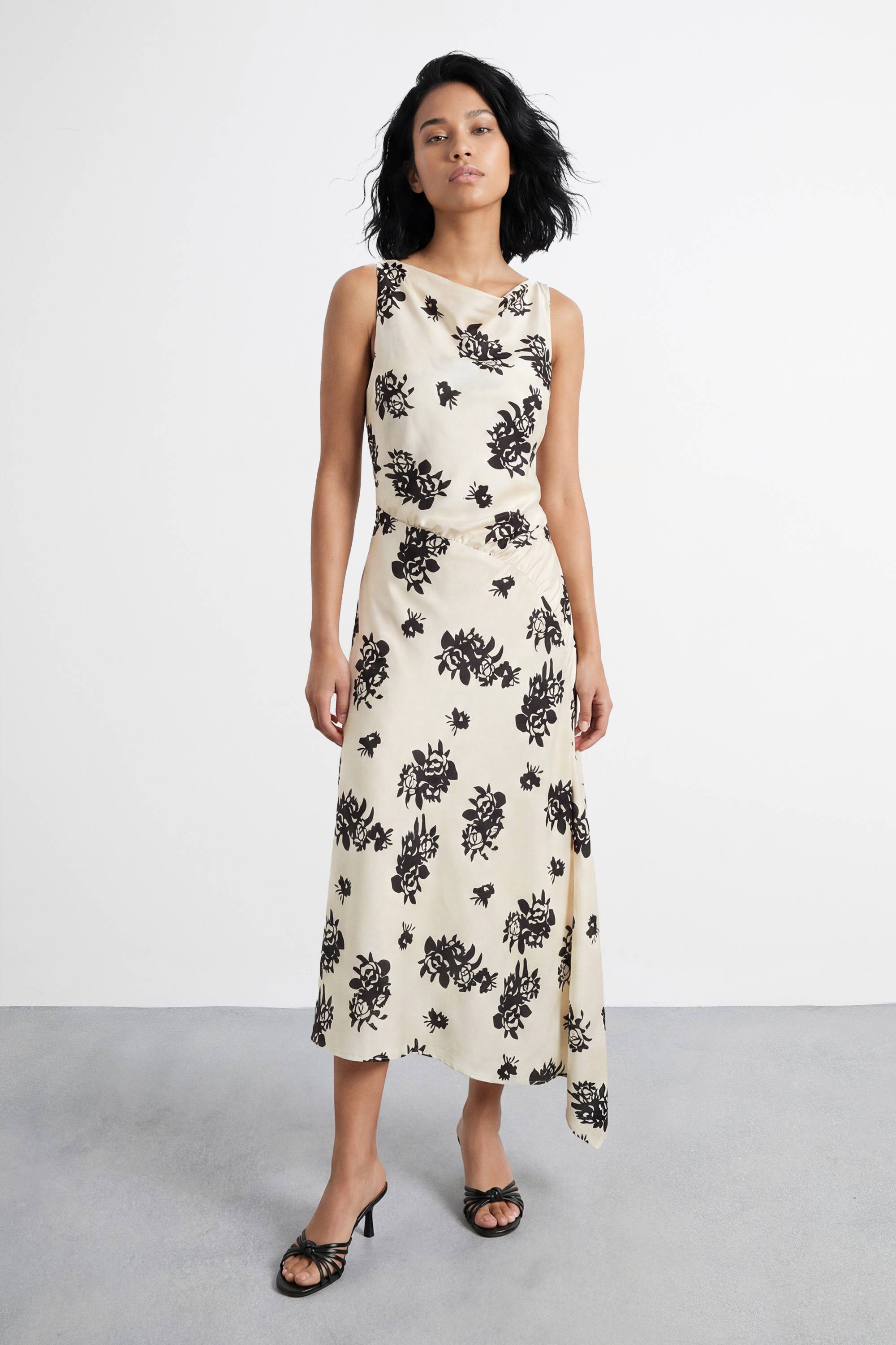 Warehouse Robe Maxi Biais À Imprimé Fleuri Petite Avec Col Nageur Et Détails De Coutures
